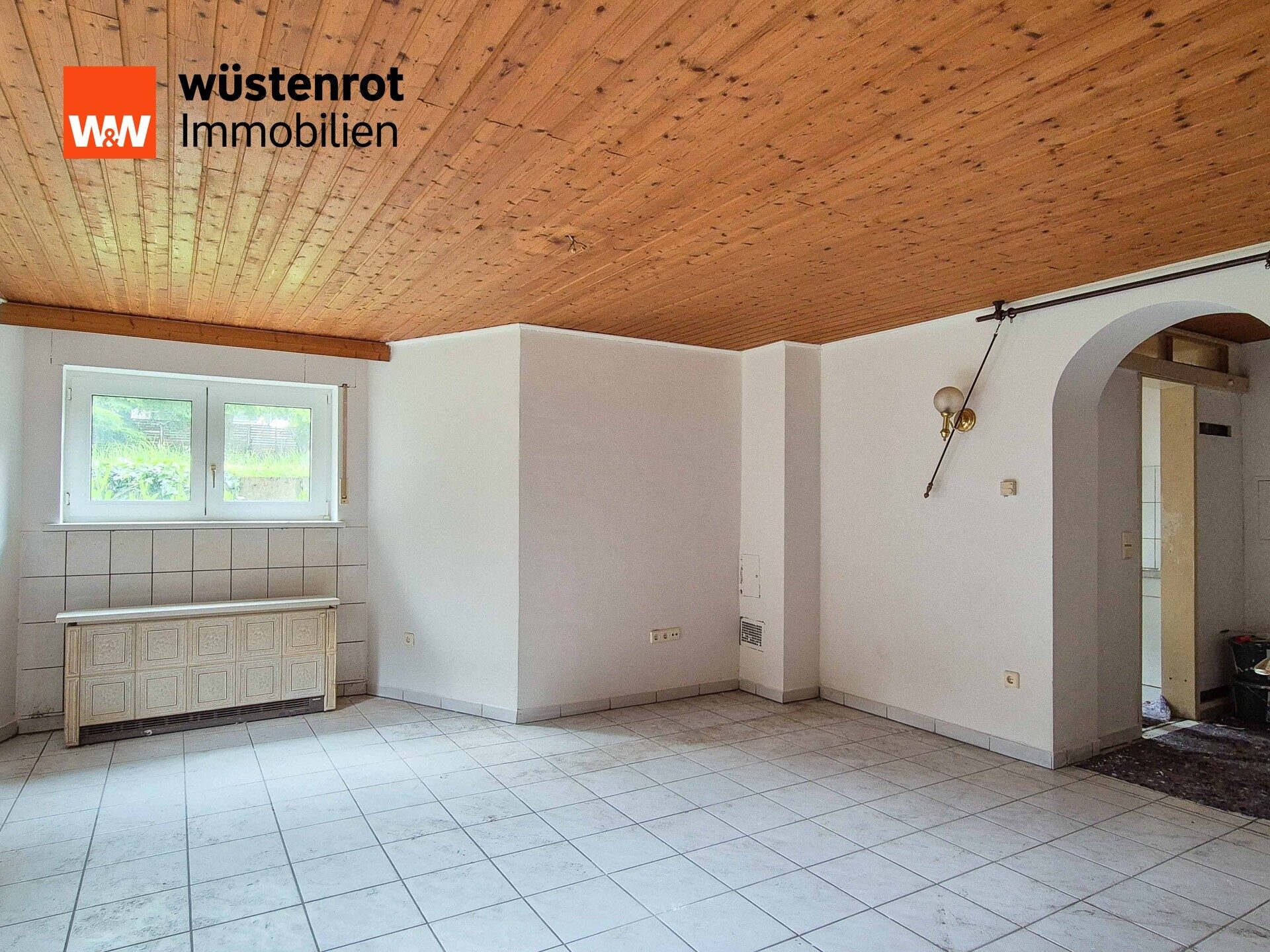 Immobilienangebot - Bruchköbel - Alle - 1 - 2 Wohneinheiten + wohnlich ausgebautem Souterrain: Haus mit enormem Entwicklungspotenzial