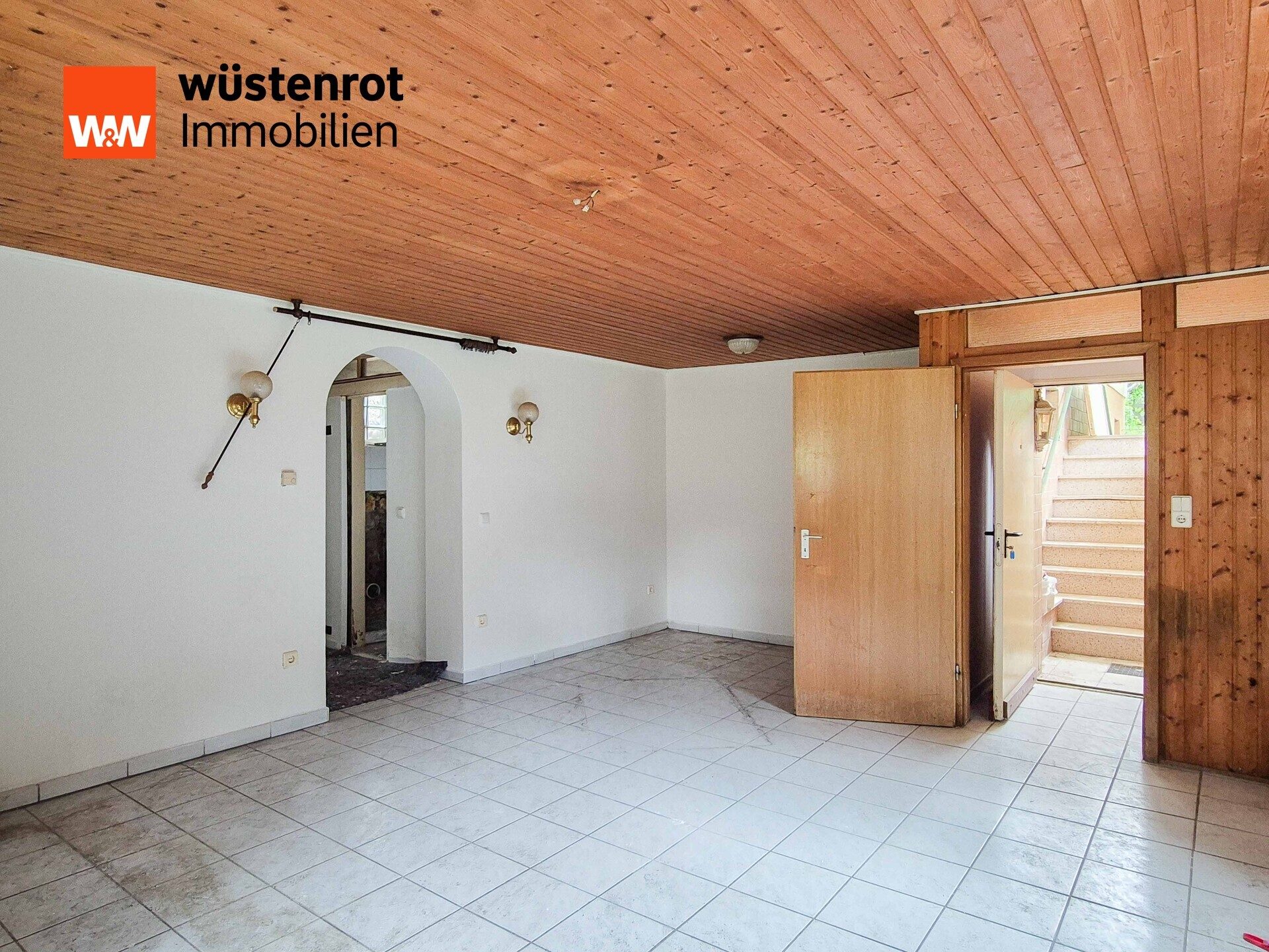Immobilienangebot - Bruchköbel - Alle - 1 - 2 Wohneinheiten + wohnlich ausgebautem Souterrain: Haus mit enormem Entwicklungspotenzial