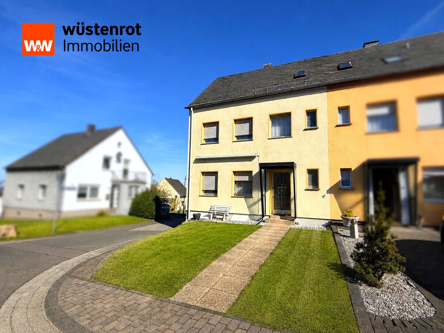 Immobilienangebot - Thomm - Alle - Solide Doppelhaushälfte mit Ausbaupotenzial, Garage und zusätzlichem Gartenbereich in Thomm