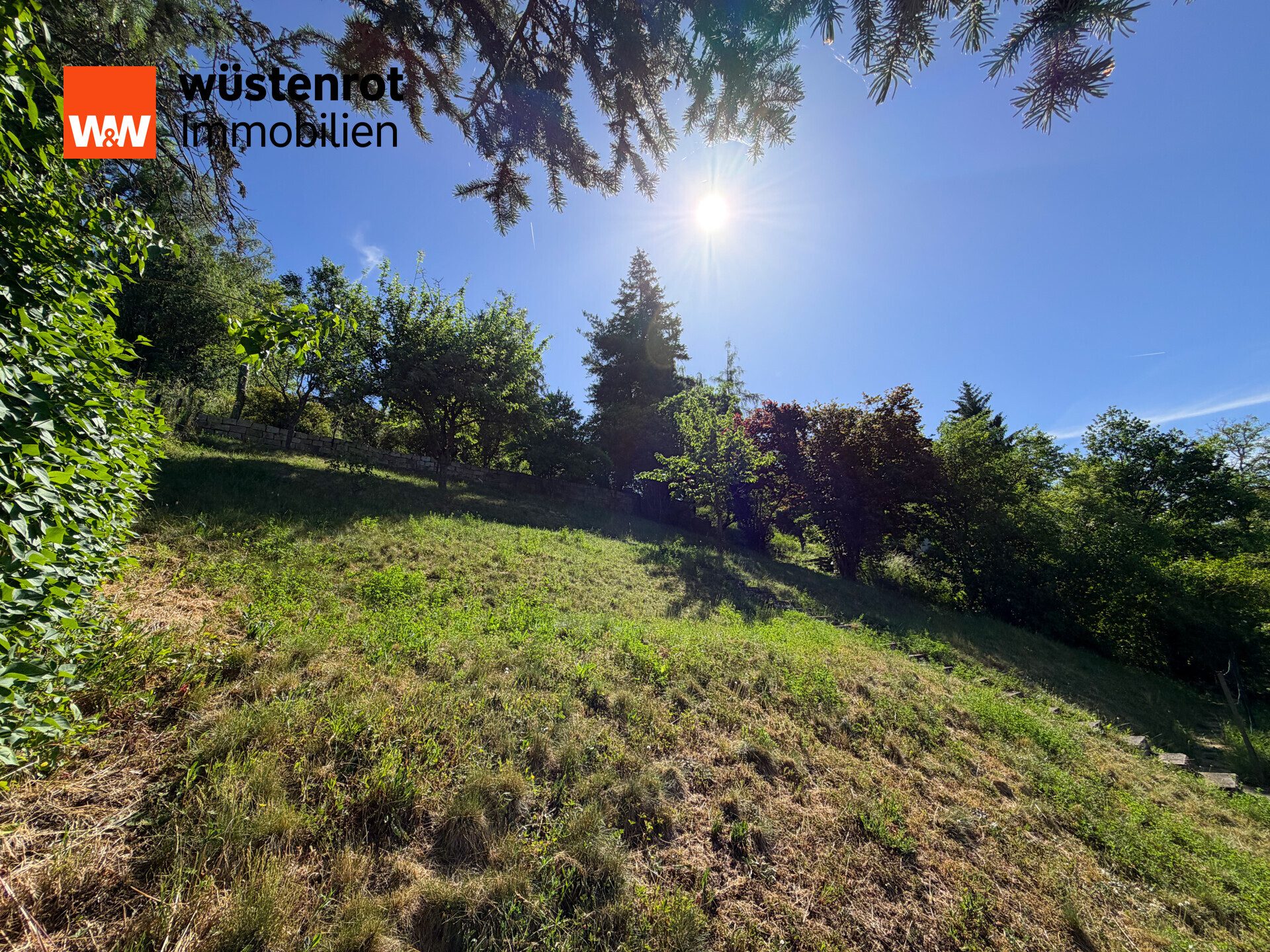 Immobilienangebot - Schweinfurt - Alle - Wohnen mit Mehrwert: Gepflegtes Zweifamilienhaus in gefragter Lage mit Gartenidylle