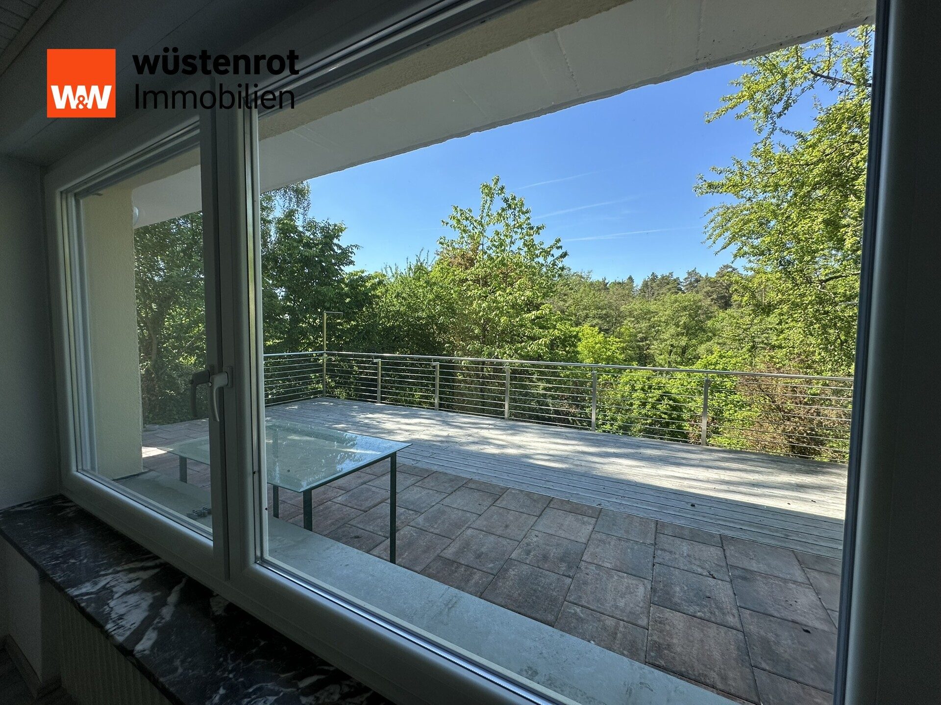 Immobilienangebot - Sachsen bei Ansbach - Alle - Bezugsfrei: Terrassenwohnung mit Ausblick und möglichem Gartenanteil