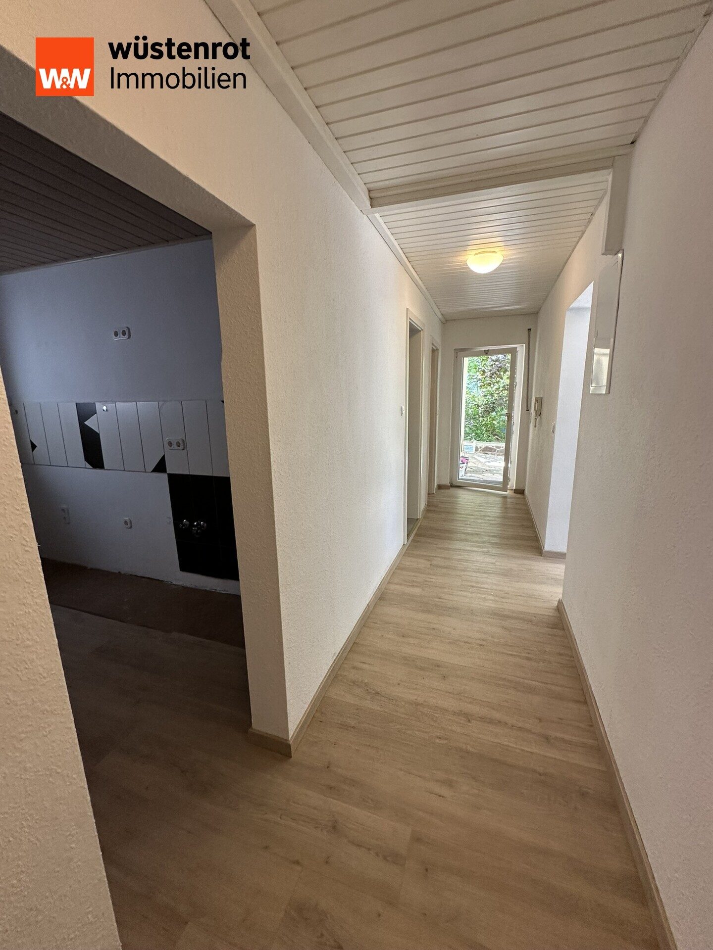 Immobilienangebot - Sachsen bei Ansbach - Alle - Bezugsfrei: Terrassenwohnung mit Ausblick und möglichem Gartenanteil