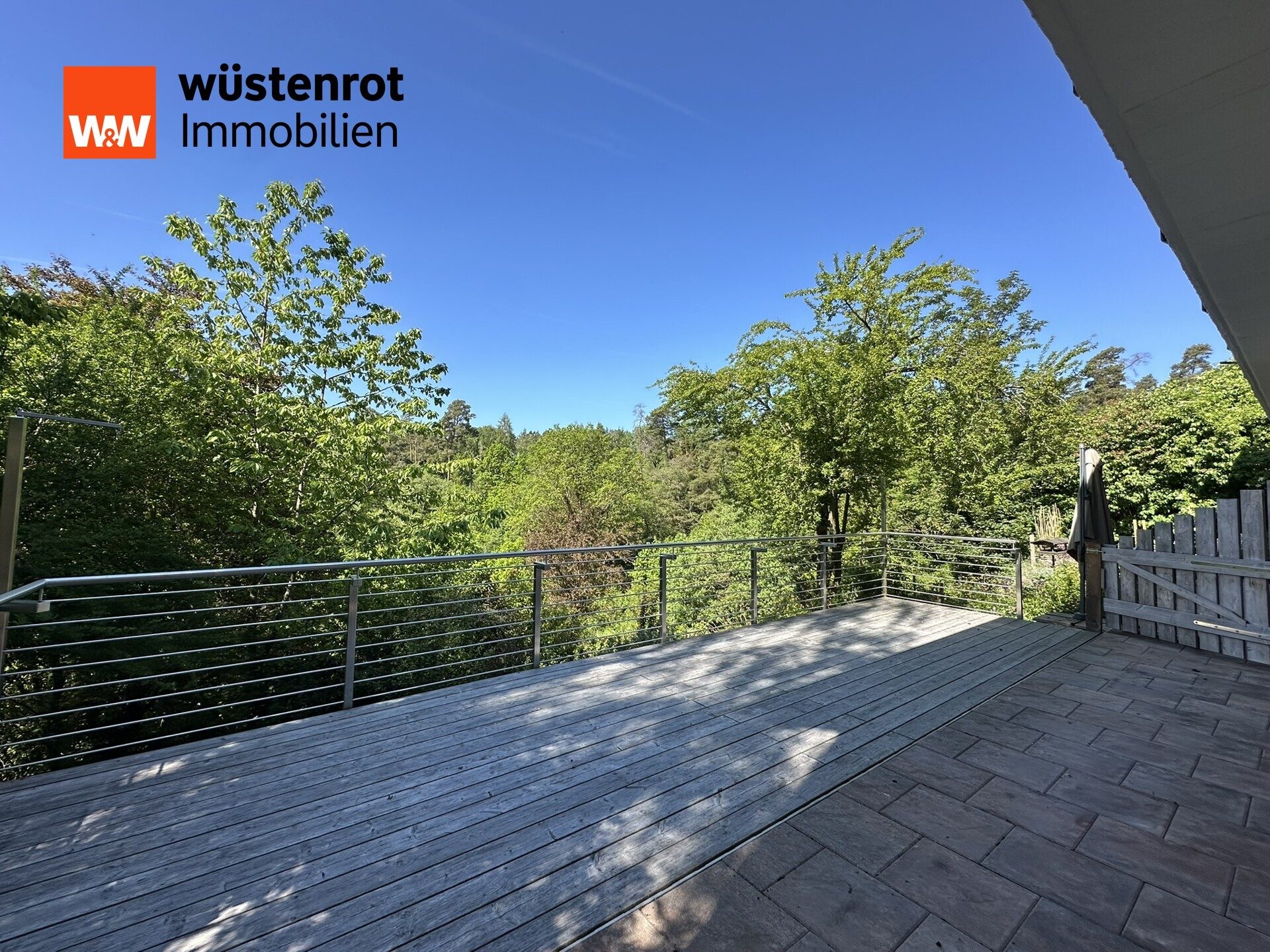 Immobilienangebot - Sachsen bei Ansbach - Alle - Bezugsfrei: Terrassenwohnung mit Ausblick und möglichem Gartenanteil