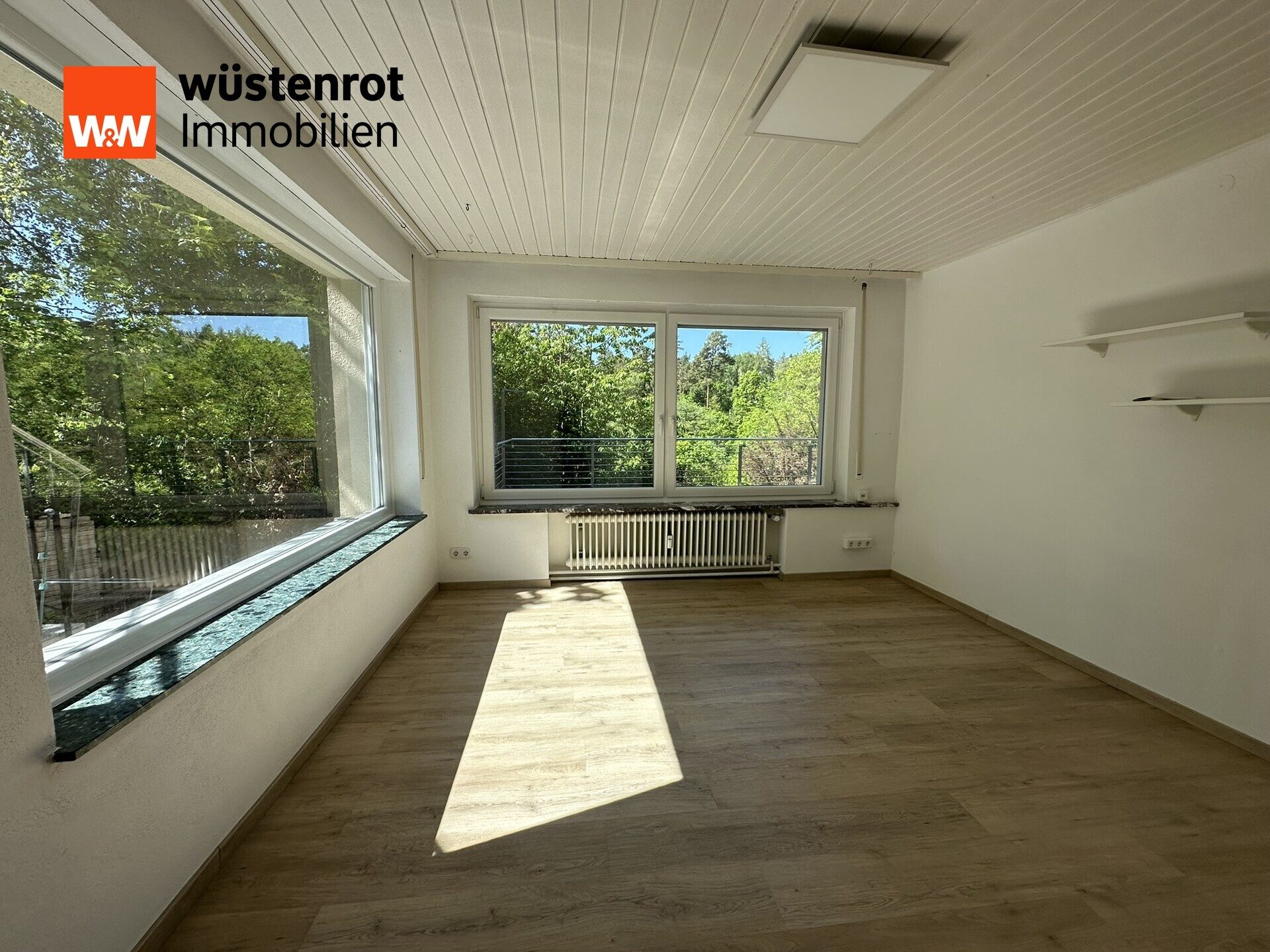 Immobilienangebot - Sachsen bei Ansbach - Alle - Bezugsfrei: Terrassenwohnung mit Ausblick und möglichem Gartenanteil