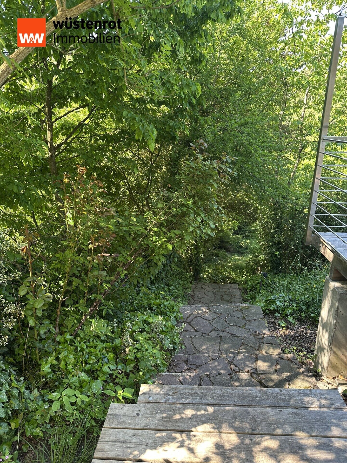 Immobilienangebot - Sachsen bei Ansbach - Alle - Bezugsfrei: Terrassenwohnung mit Ausblick und möglichem Gartenanteil