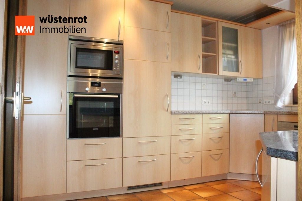 Immobilienangebot - Ostelsheim - Alle - Viel Platz / 2 Wohnungen / 2 Garagen / tolle Lage am Ende einer Sackgasse mit Aussicht