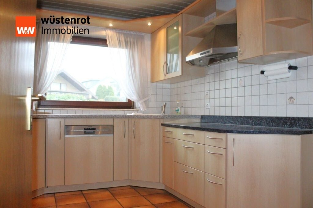 Immobilienangebot - Ostelsheim - Alle - Viel Platz / 2 Wohnungen / 2 Garagen / tolle Lage am Ende einer Sackgasse mit Aussicht