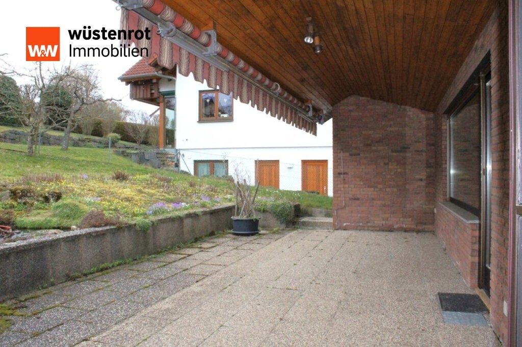 Immobilienangebot - Ostelsheim - Alle - Viel Platz / 2 Wohnungen / 2 Garagen / tolle Lage am Ende einer Sackgasse mit Aussicht