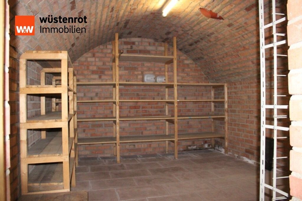 Immobilienangebot - Ostelsheim - Alle - Viel Platz / 2 Wohnungen / 2 Garagen / tolle Lage am Ende einer Sackgasse mit Aussicht