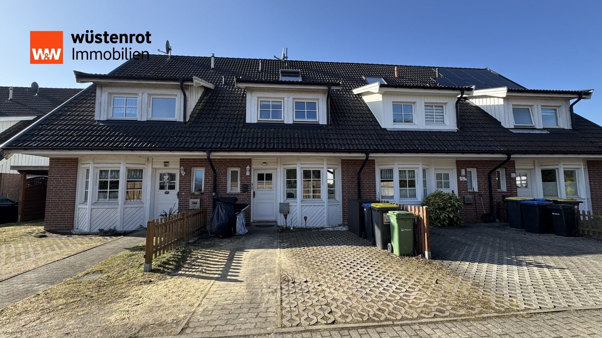 Außenansicht vorn Immobilienangebot - Sanitz - Alle - WOW ! Raumwunder - Eigentum statt Miete - RMH kurz vor den Toren Rostocks sucht SIE