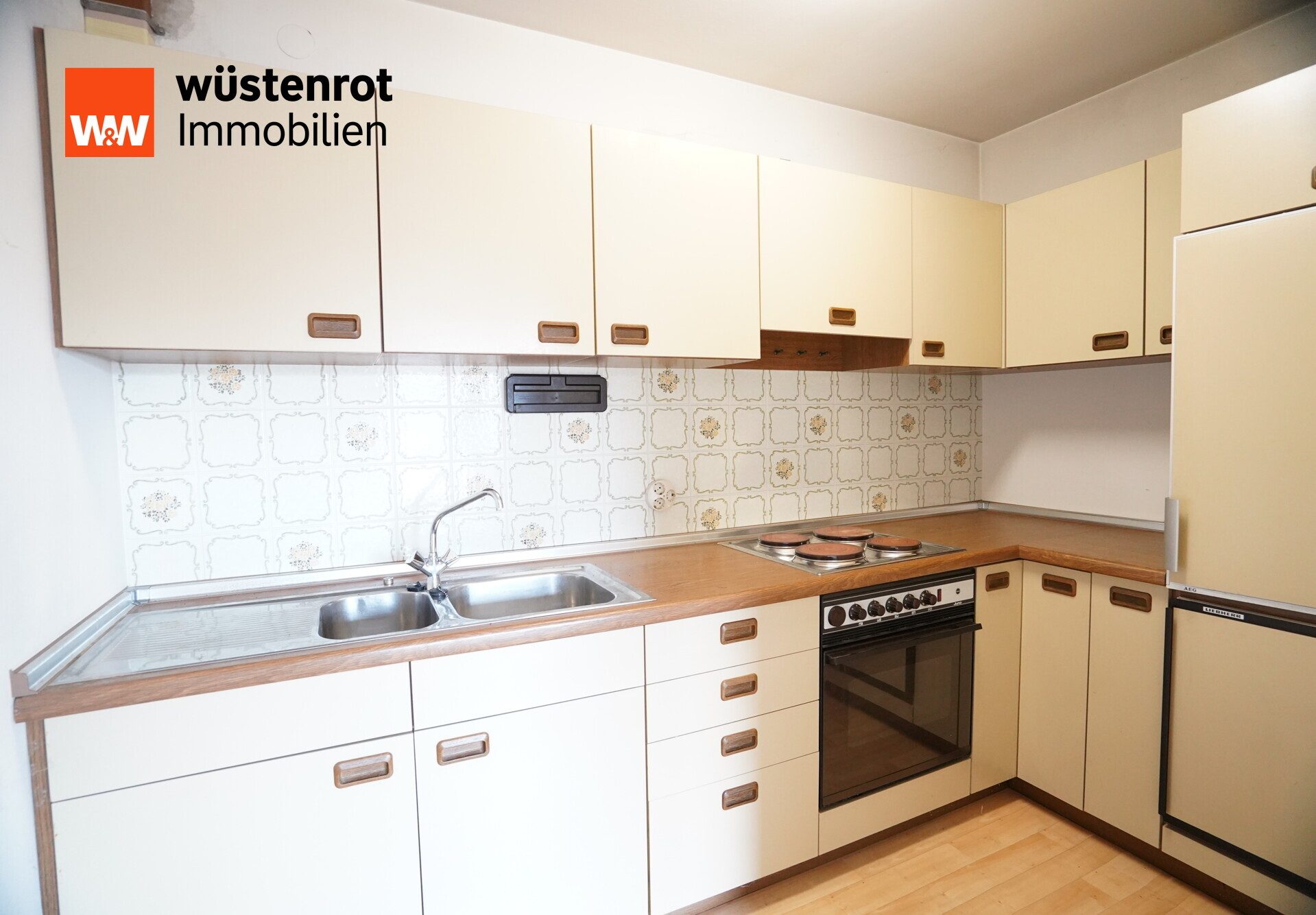 Immobilienangebot - Ochsenhausen - Alle - Sonniger Balkon, Stellplatz und viel Potenzial – 2-Zimmer-Wohnung in Ochsenhausen