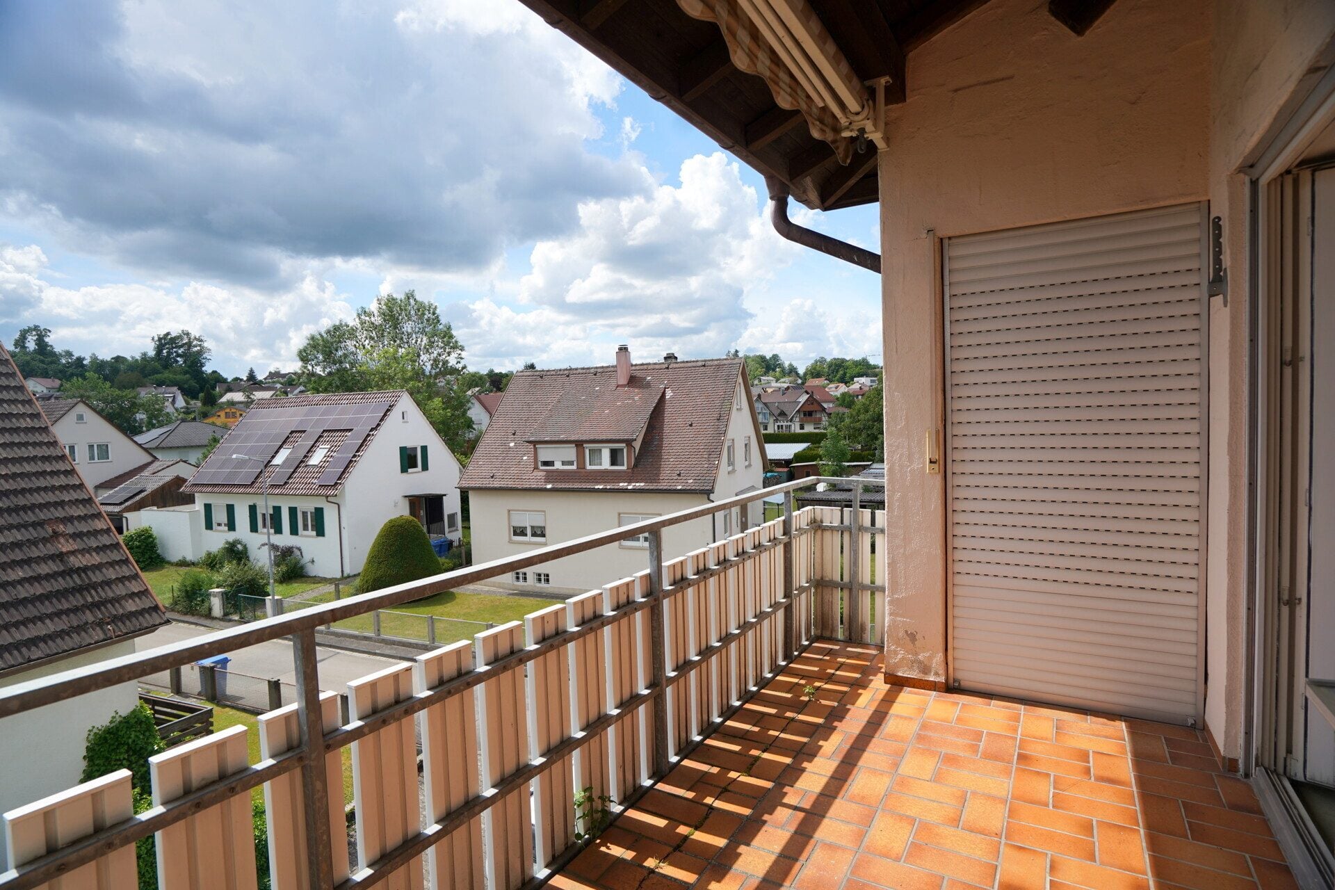 Immobilienangebot - Ochsenhausen - Alle - Sonniger Balkon, Stellplatz und viel Potenzial – 2-Zimmer-Wohnung in Ochsenhausen