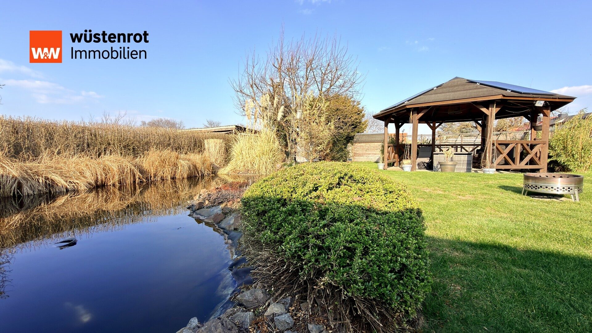 Immobilienangebot - Wiedemar - Alle - Freistehendes Einfamilienhaus mit Doppelgarage, Teich & idyllischem Grundstück | 285 m² Wohnfläche