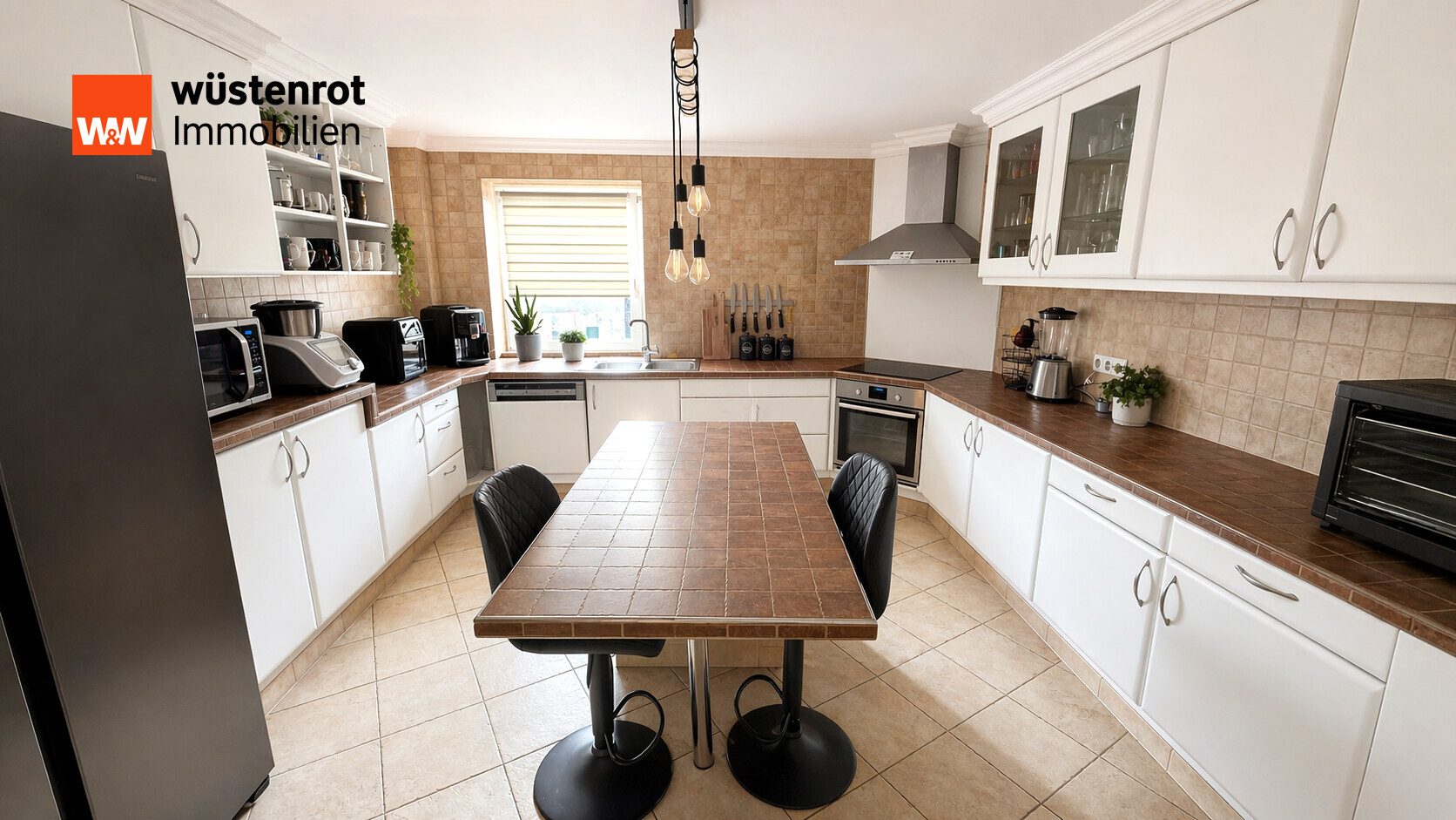 Immobilienangebot - Wiedemar - Alle - Freistehendes Einfamilienhaus mit Doppelgarage, Teich & idyllischem Grundstück | 285 m² Wohnfläche