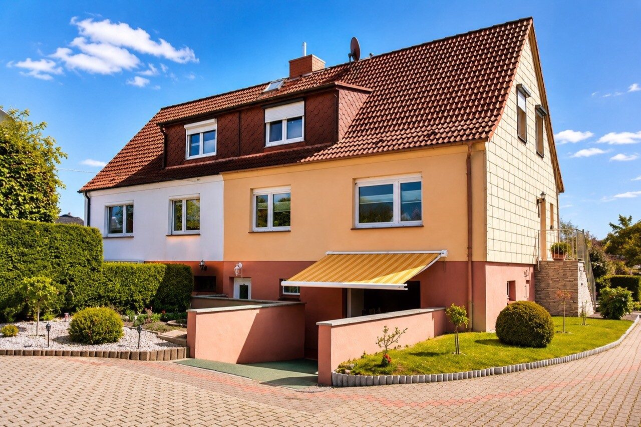 Immobilienangebot - Richtenberg - Alle - Wohnhaus mit zusätzlichem Baugrundstück – gepflegte DHH auf 1.989 m² Grundstück in Richtenberg