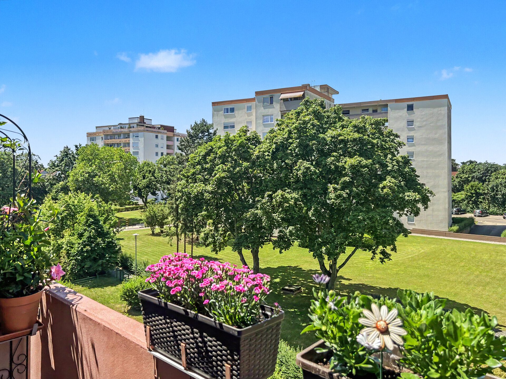 Immobilienangebot - Eggenstein-Leopoldshafen - Alle - Sonnige Wohnidylle mit Loggia ins Grüne und großzügigem Wohnkomfort