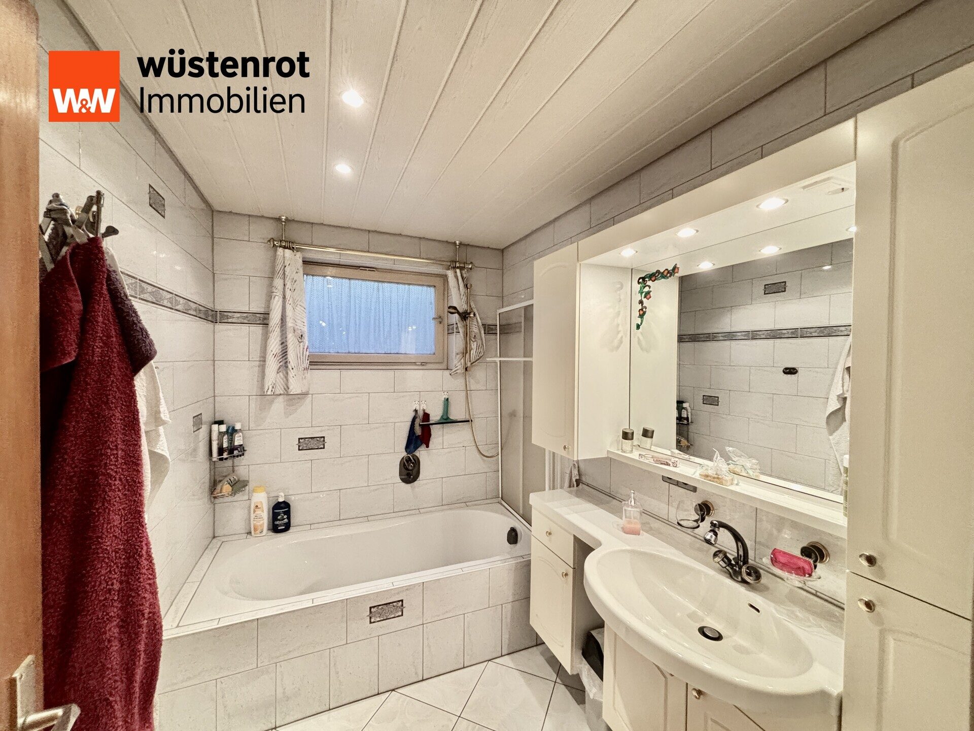 Immobilienangebot - Vogt - Alle - Großzügiges Zweifamilienhaus mit Aussicht zur Selbstnutzung, Mehrgenerationenwohnen, Kapitalanlage