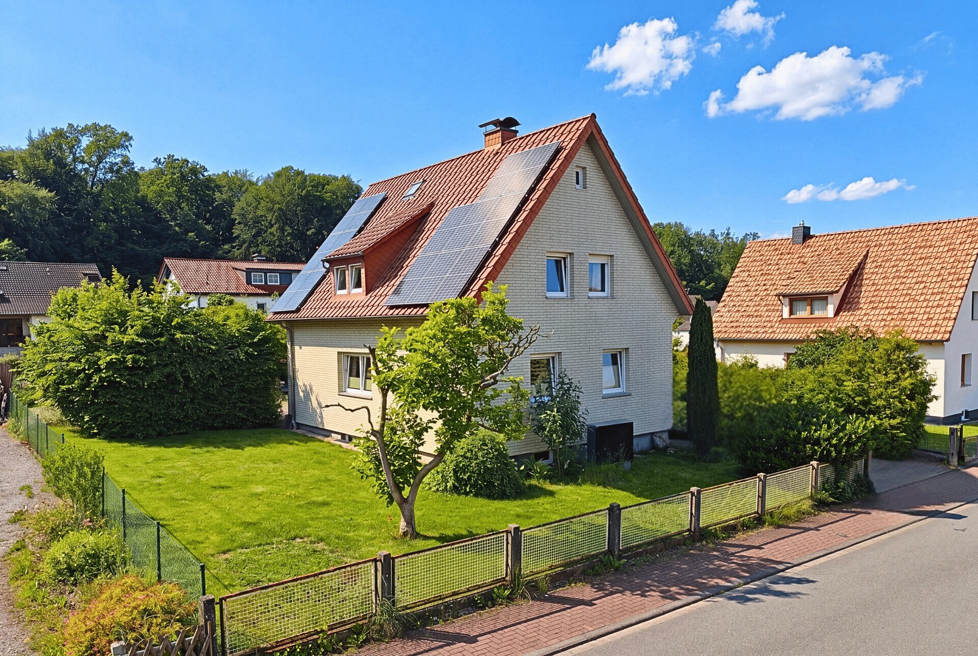 Immobilienangebot - Schieder-Schwalenberg - Alle - Umfassend saniertes Einfamilienhaus mit großem Garten in Schieder-Schwalenberg