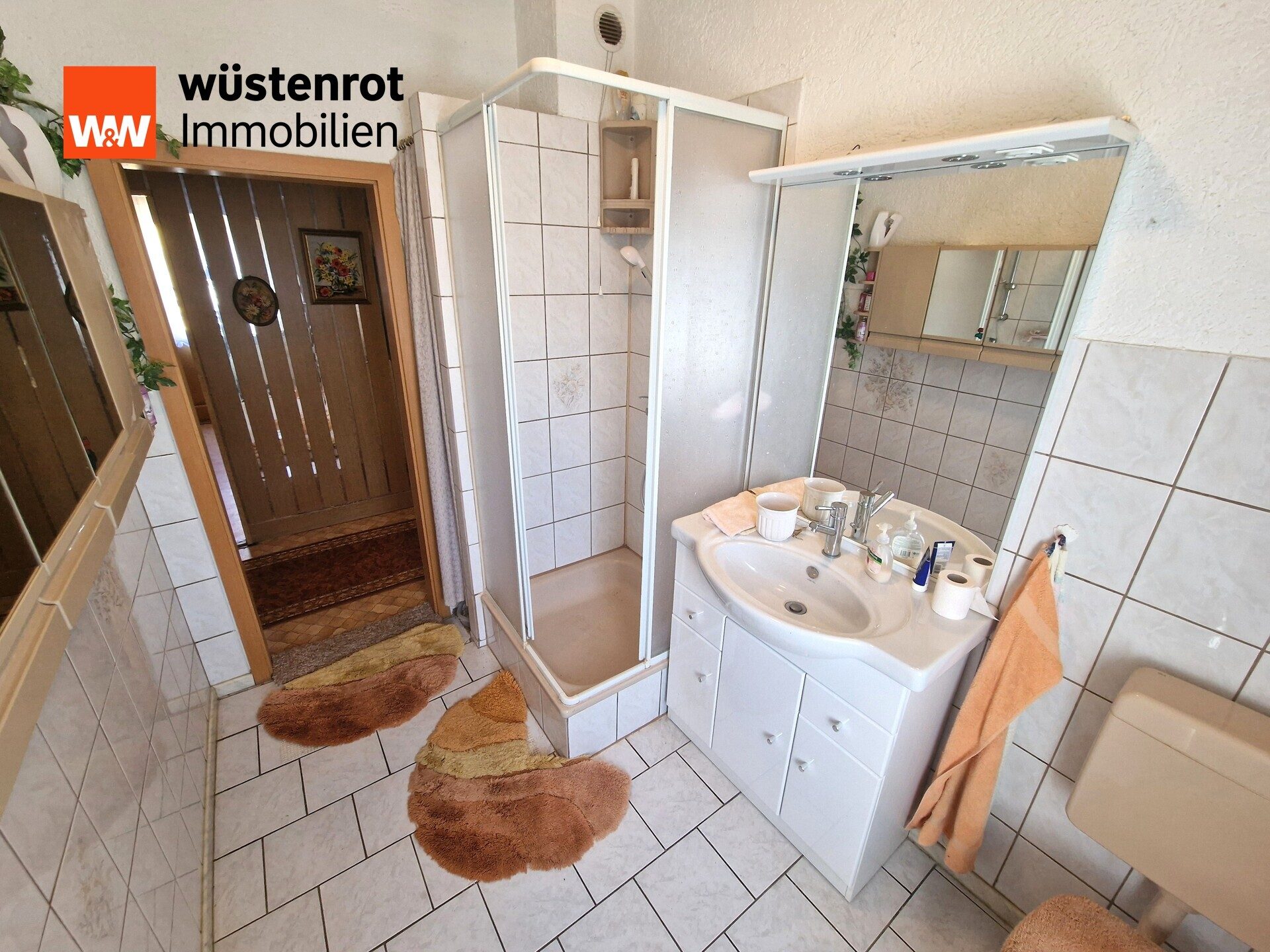 Immobilienangebot - Hohenmölsen - Alle - Hohenmölsen- großzügiges Wohnen, viel Platz für Hobbys, 2 Garagen