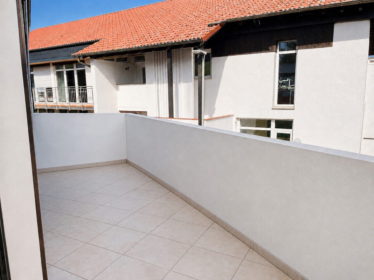 Immobilienangebot - Wölfersheim - Alle - Barrierefreie, renovierte 2 Zimmer Wohnung mit Balkon und Einbauküche in Wölfersheim