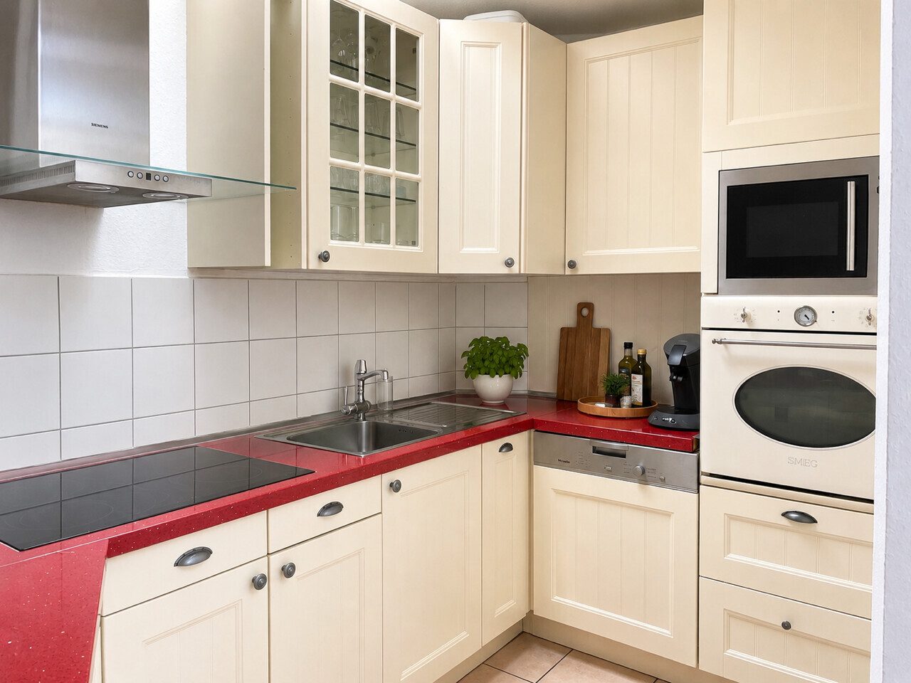 Immobilienangebot - Wölfersheim - Alle - Barrierefreie, renovierte 2 Zimmer Wohnung mit Balkon und Einbauküche in Wölfersheim