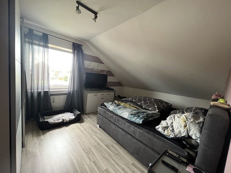 Immobilienangebot - Niederahr - Alle - Gemütliche DG- Wohnung nur 5 min. vom ICE entfern!!!