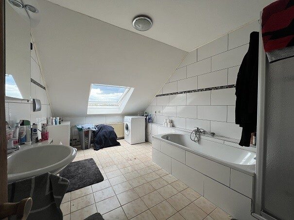 Immobilienangebot - Niederahr - Alle - Gemütliche DG- Wohnung nur 5 min. vom ICE entfern!!!