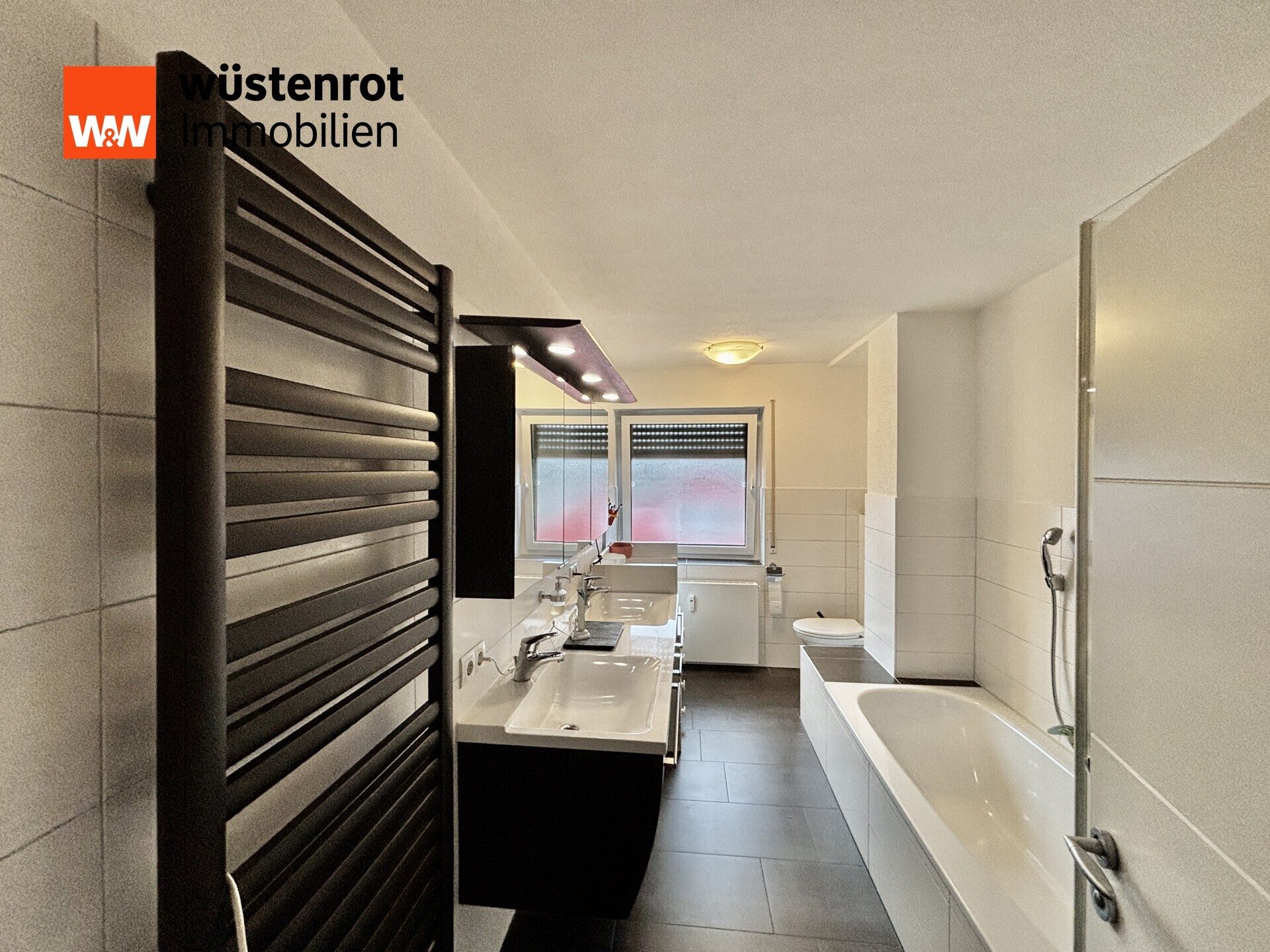 Immobilienangebot - Friedrichshafen / Manzell - Alle - Charmante 3,5 - 4-Zimmer-Wohnung im OG mit großer Sonnenloggia