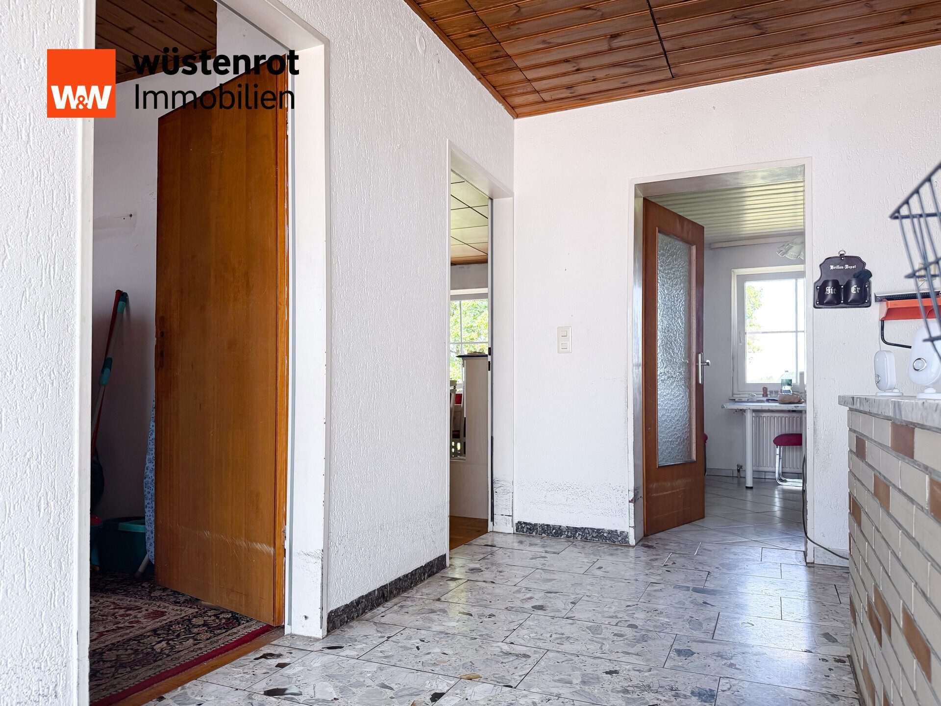 Immobilienangebot - Nittendorf / Etterzhausen - Alle - Zweifamilienhaus mit vermieteter Einliegerwohnung und bezugsfreiem Obergeschoss