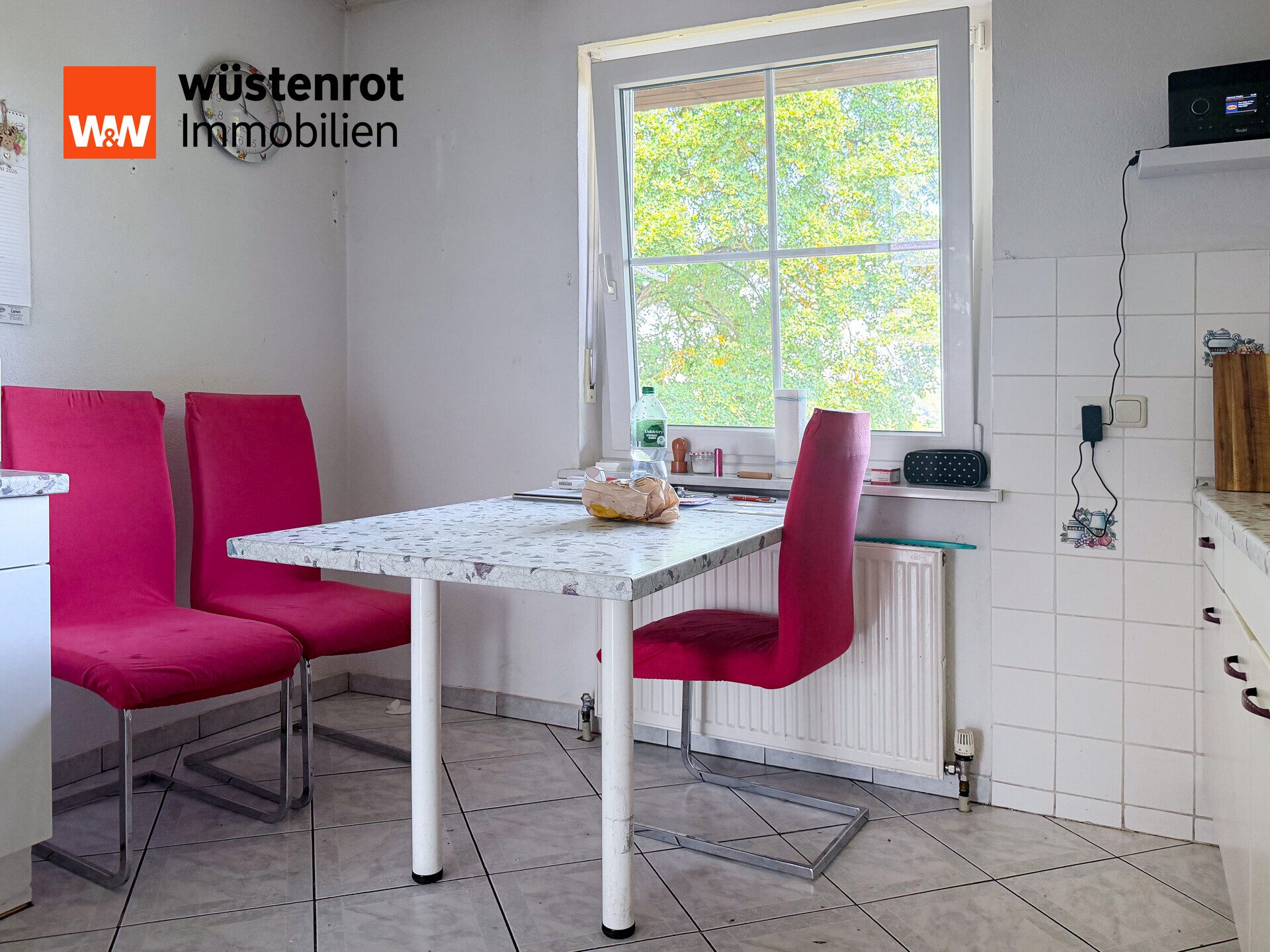 Immobilienangebot - Nittendorf / Etterzhausen - Alle - Zweifamilienhaus mit vermieteter Einliegerwohnung und bezugsfreiem Obergeschoss