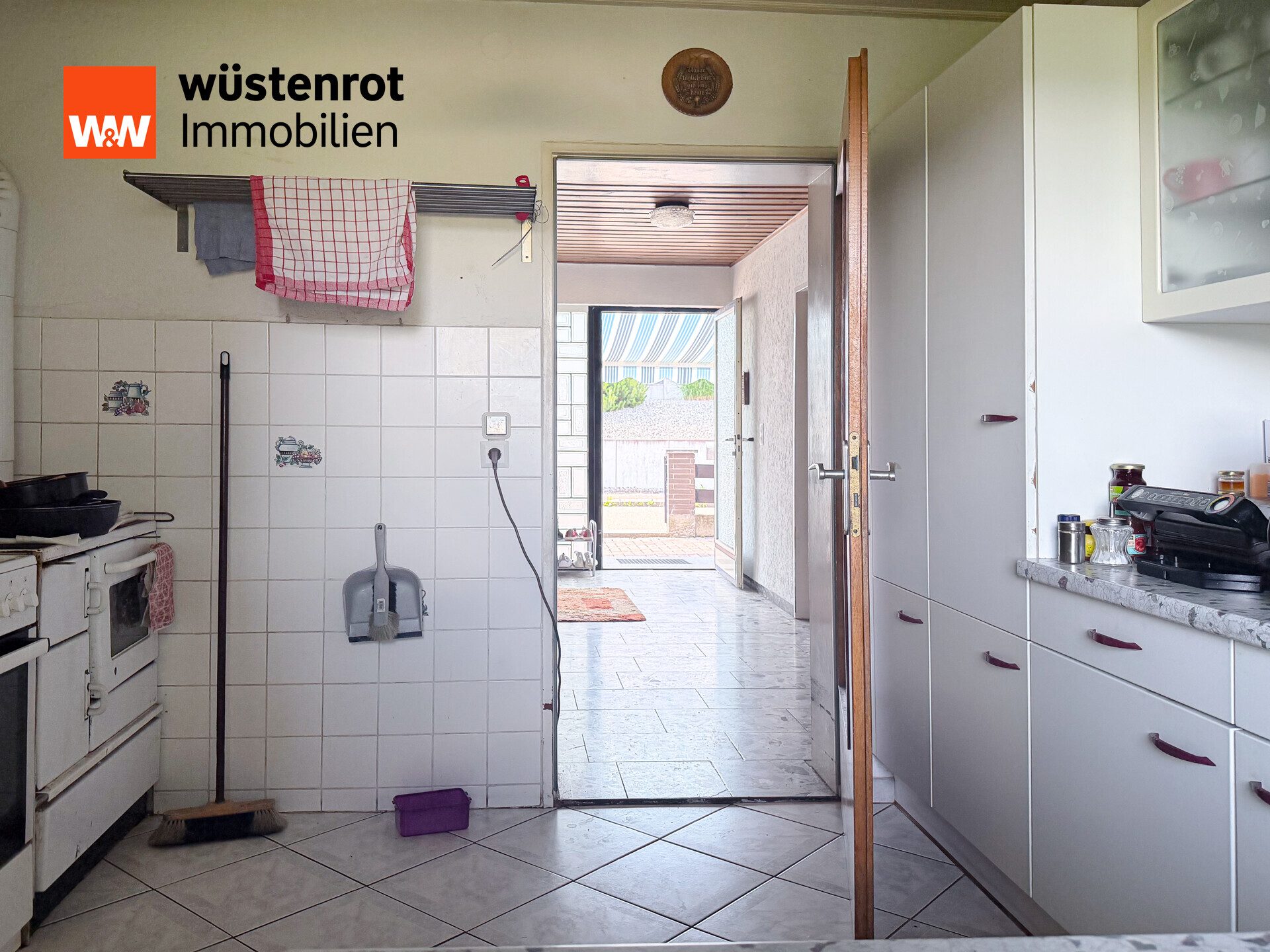 Immobilienangebot - Nittendorf / Etterzhausen - Alle - Zweifamilienhaus mit vermieteter Einliegerwohnung und bezugsfreiem Obergeschoss