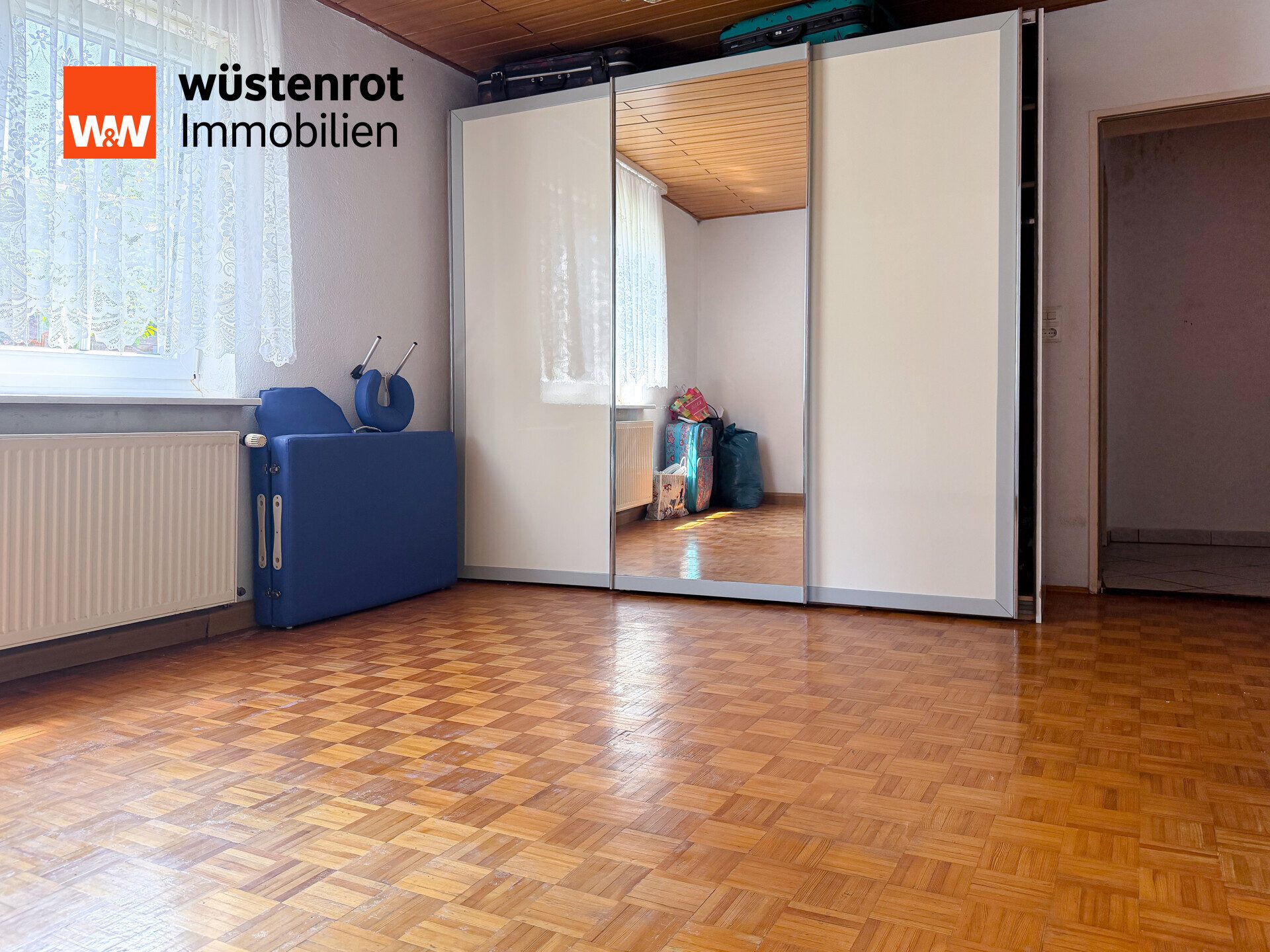 Immobilienangebot - Nittendorf / Etterzhausen - Alle - Zweifamilienhaus mit vermieteter Einliegerwohnung und bezugsfreiem Obergeschoss