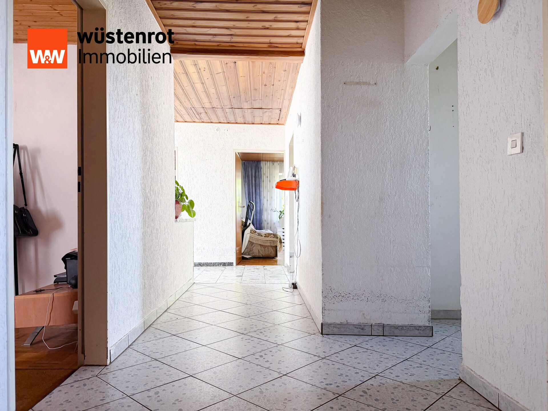 Immobilienangebot - Nittendorf / Etterzhausen - Alle - Zweifamilienhaus mit vermieteter Einliegerwohnung und bezugsfreiem Obergeschoss