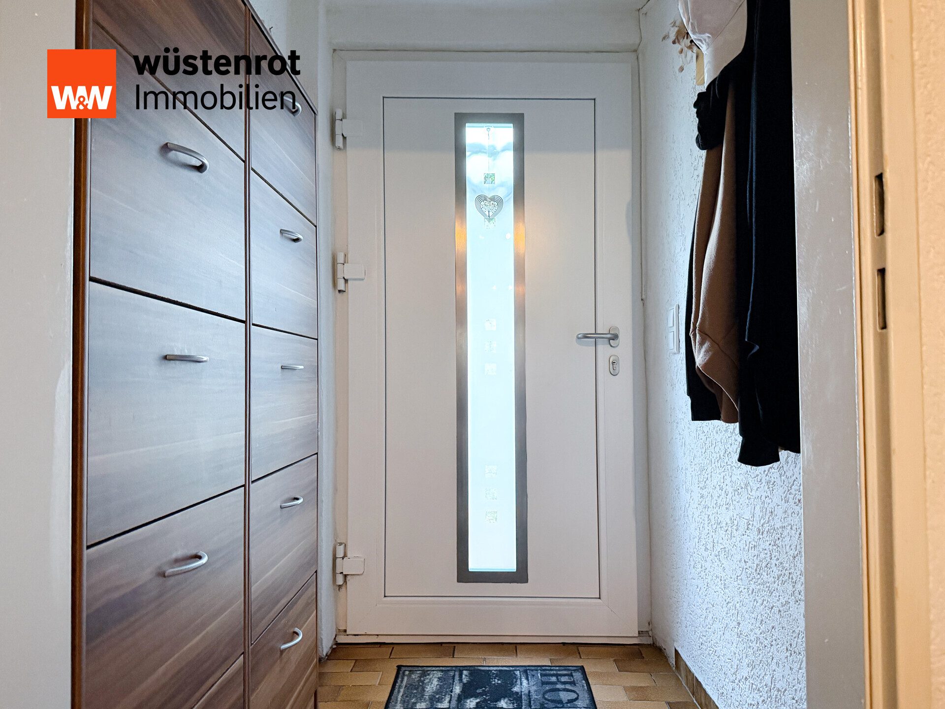 Immobilienangebot - Nittendorf / Etterzhausen - Alle - Zweifamilienhaus mit vermieteter Einliegerwohnung und bezugsfreiem Obergeschoss