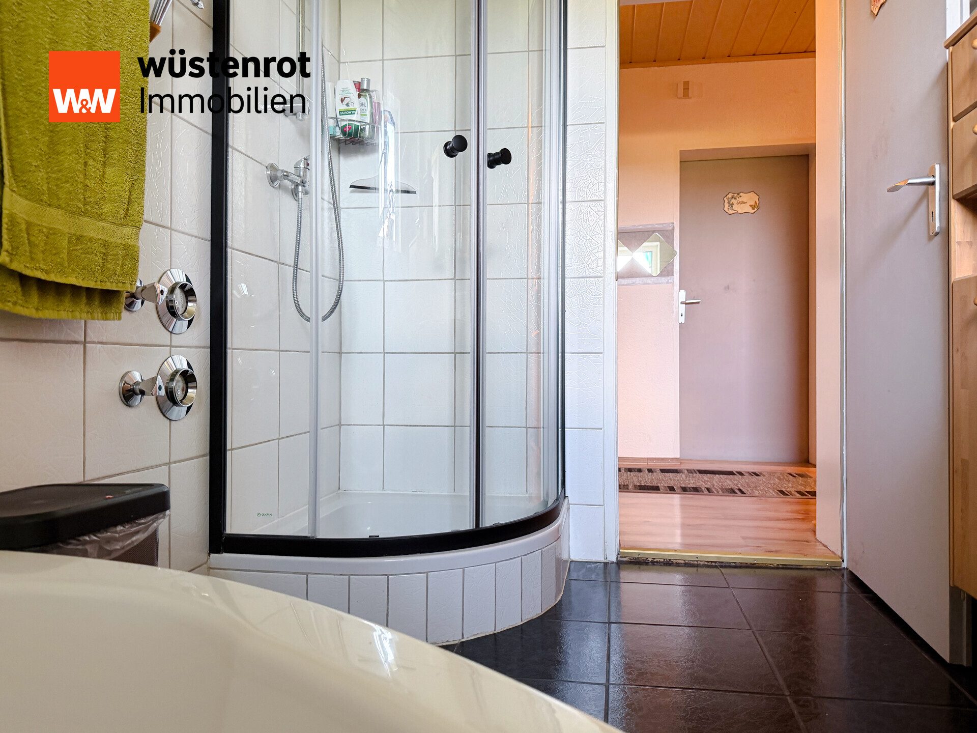 Immobilienangebot - Nittendorf / Etterzhausen - Alle - Zweifamilienhaus mit vermieteter Einliegerwohnung und bezugsfreiem Obergeschoss