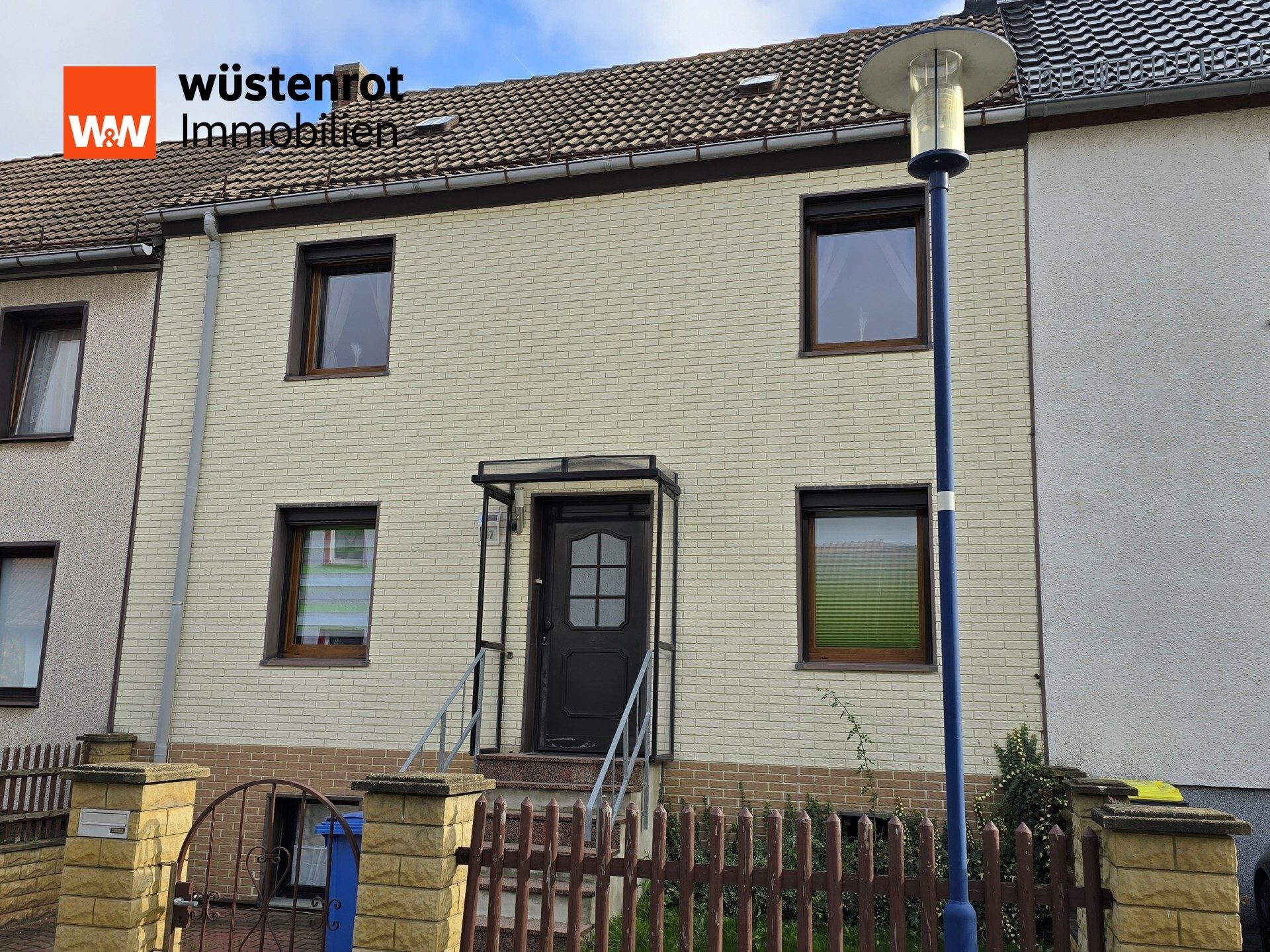 Immobilienangebot - Leuna - Alle - Leuna- PROVISIONSFREI!! Einziehen und Wohlfühlen- Platz für Home Office oder Hobby