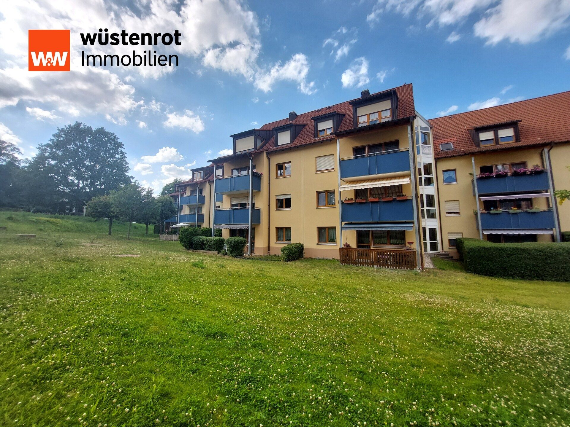 Hausansicht Immobilienangebot - Kamenz - Alle - Kapitalanlage – Vermietete Erdgeschosswohnung mit Terrasse und Tiefgaragenstellplatz