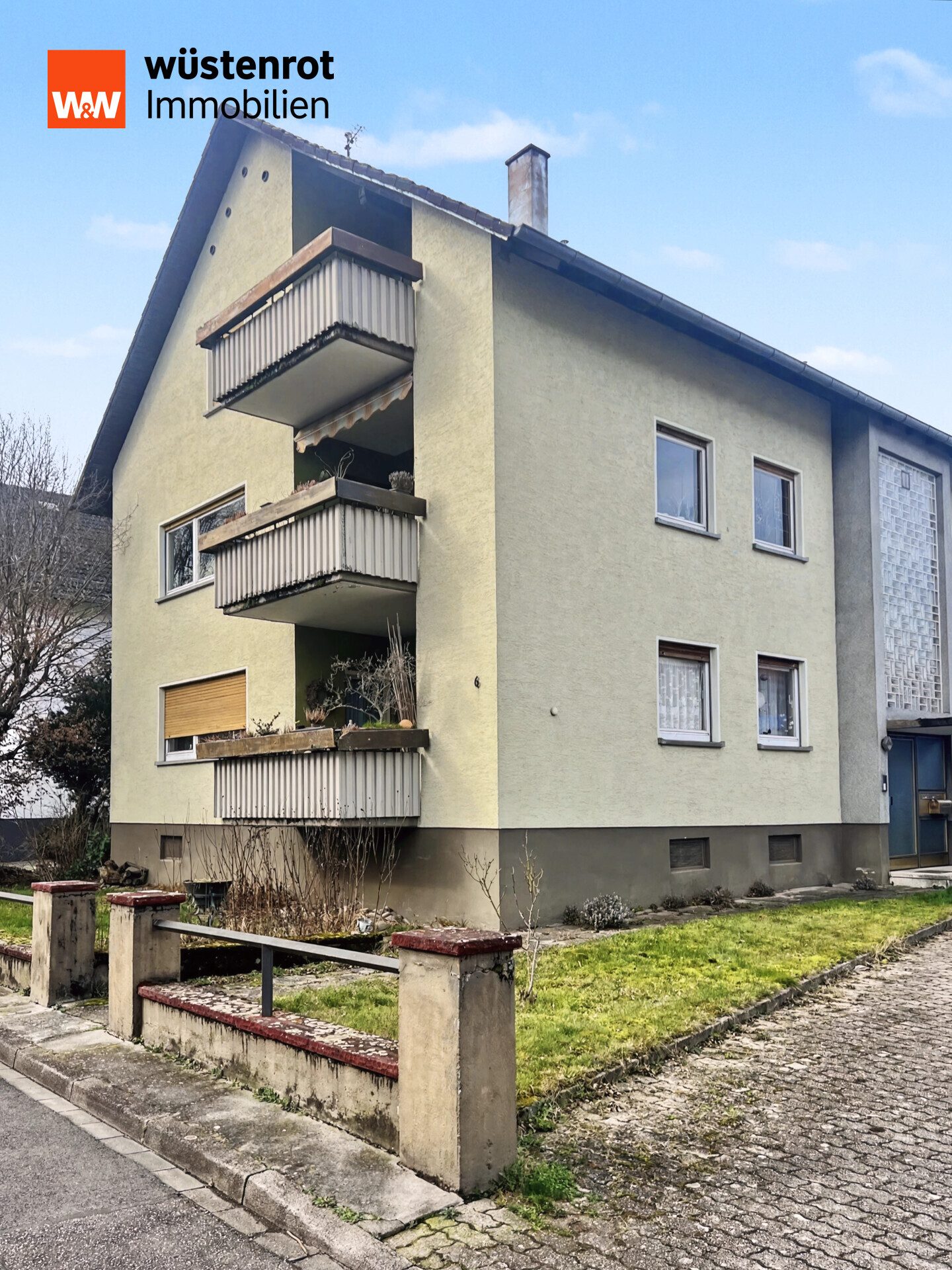 Immobilienangebot - Ettlingen / Bruchhausen - Alle - Mehrfamilienhaus mit 3 Einheiten (davon 2 frei werdend) + 3 Garagen in Ettlingen (Bruchhausen)