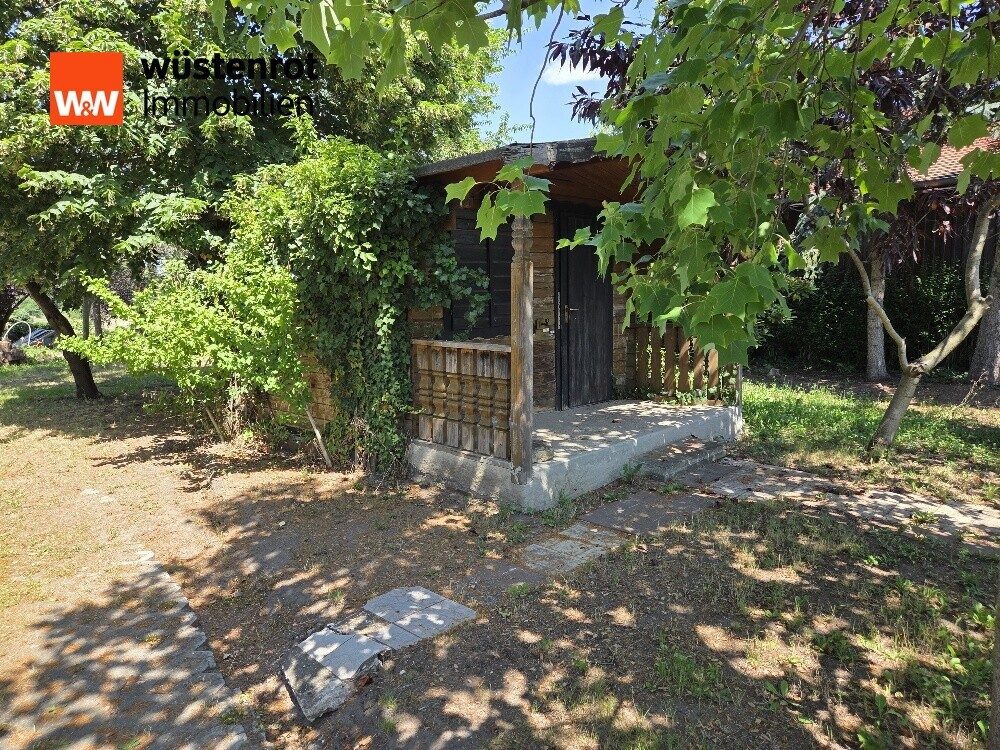 Immobilienangebot - Dresden / Kaditz - Alle - Sanierungsbedürftige Doppelhaushälfte mit Panoramablick in begehrter Wohnlage von Dresden