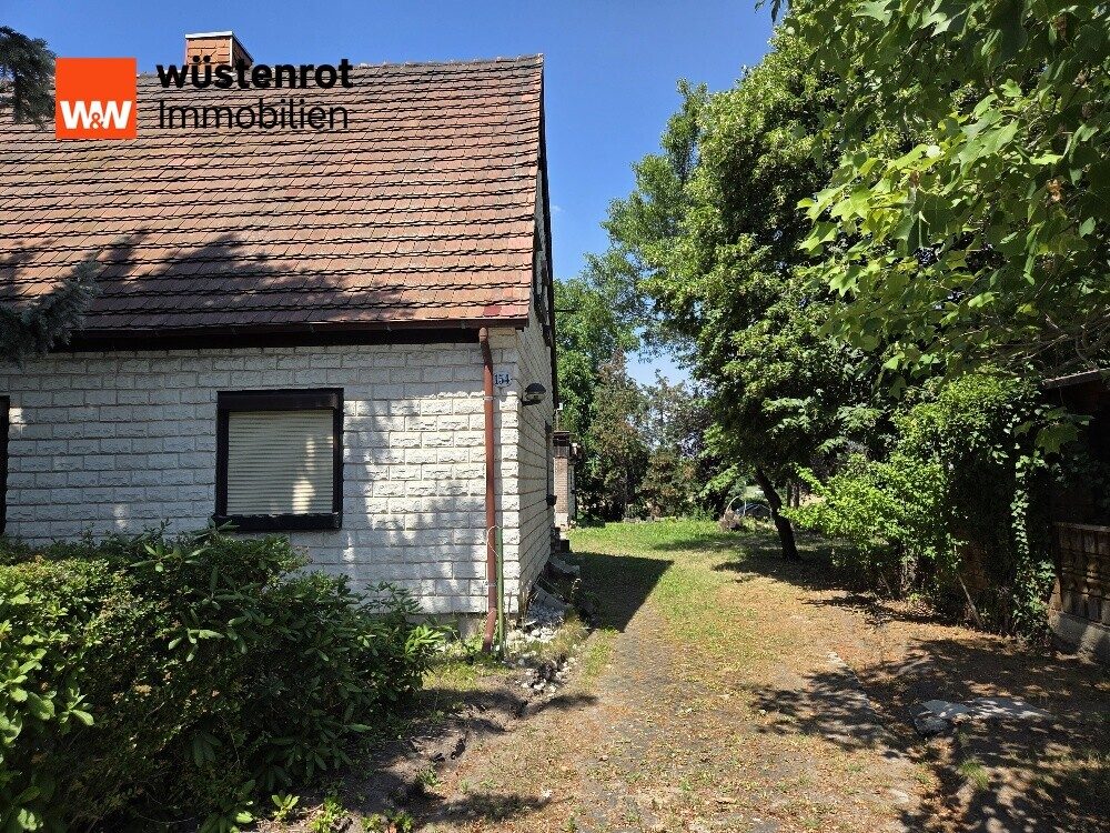 Immobilienangebot - Dresden / Kaditz - Alle - Sanierungsbedürftige Doppelhaushälfte mit Panoramablick in begehrter Wohnlage von Dresden
