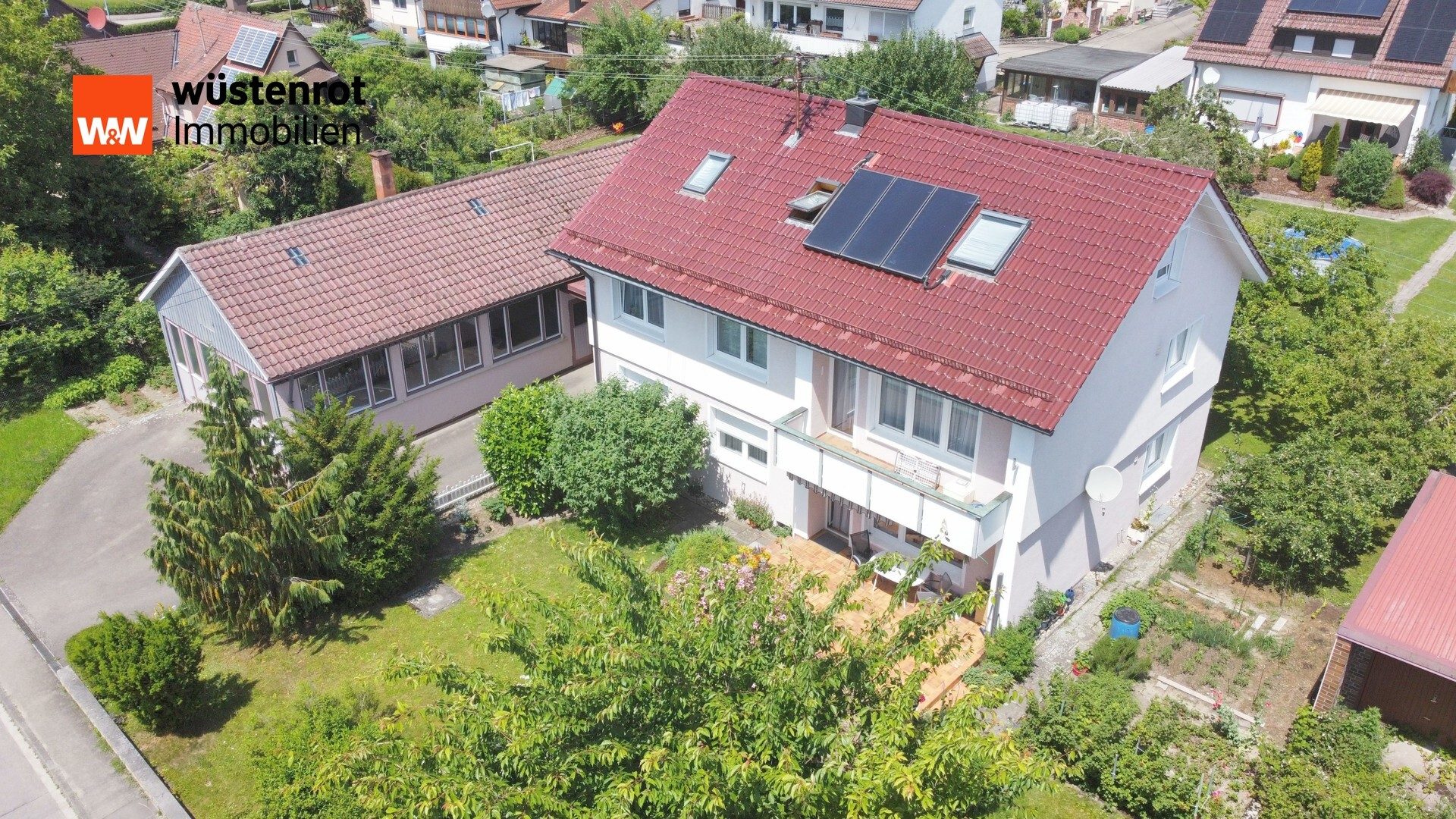 Immobilienangebot - Gerstetten Dettingen - Alle - Wohnen & Hobbys perfekt vereint: Zweifamilienhaus mit gigantischer 109 m² XXL-Halle für Oldtimer, Camper & Freizeit!