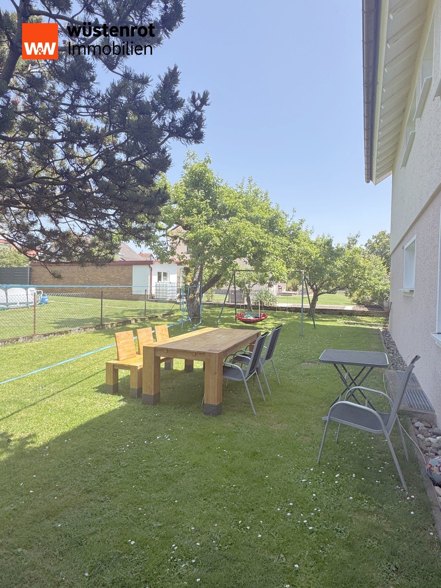 Immobilienangebot - Gerstetten Dettingen - Alle - Wohnen & Hobbys perfekt vereint: Zweifamilienhaus mit gigantischer 109 m² XXL-Halle für Oldtimer, Camper & Freizeit!