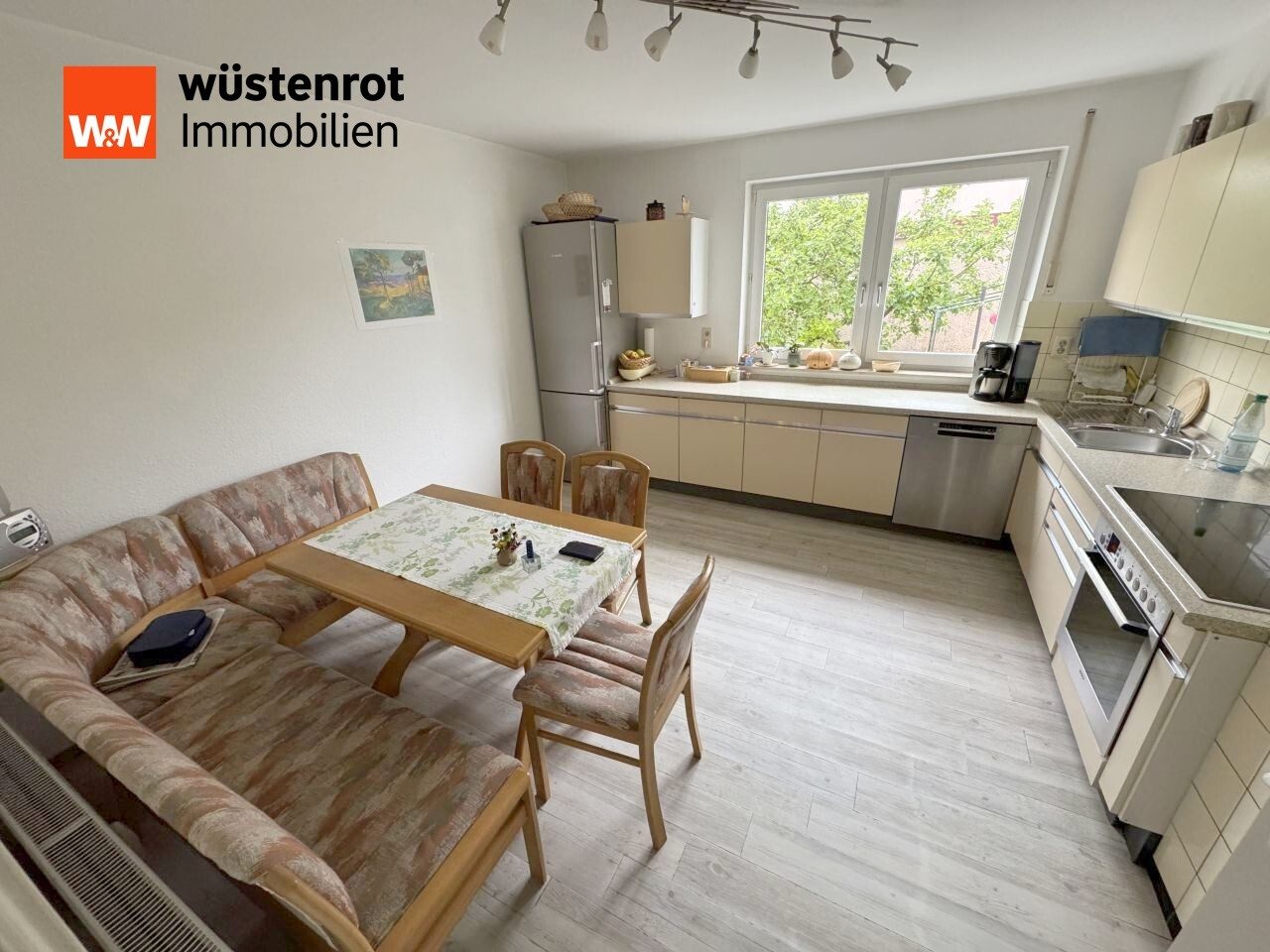 Immobilienangebot - Gerstetten Dettingen - Alle - Wohnen & Hobbys perfekt vereint: Zweifamilienhaus mit gigantischer 109 m² XXL-Halle für Oldtimer, Camper & Freizeit!