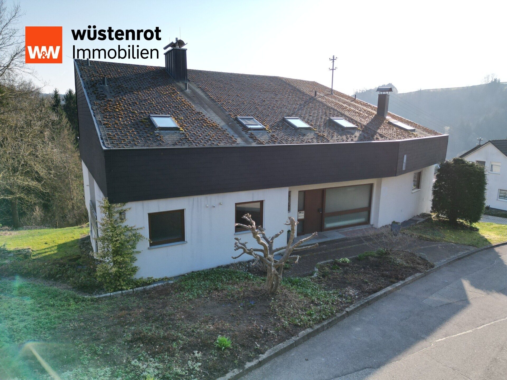 Immobilienangebot - Sulzbach-Laufen - Alle - Imposantes Wohnhaus mit Einliegerwohnung in sonniger Lage
- Fantastisch viel Raum zum Leben!