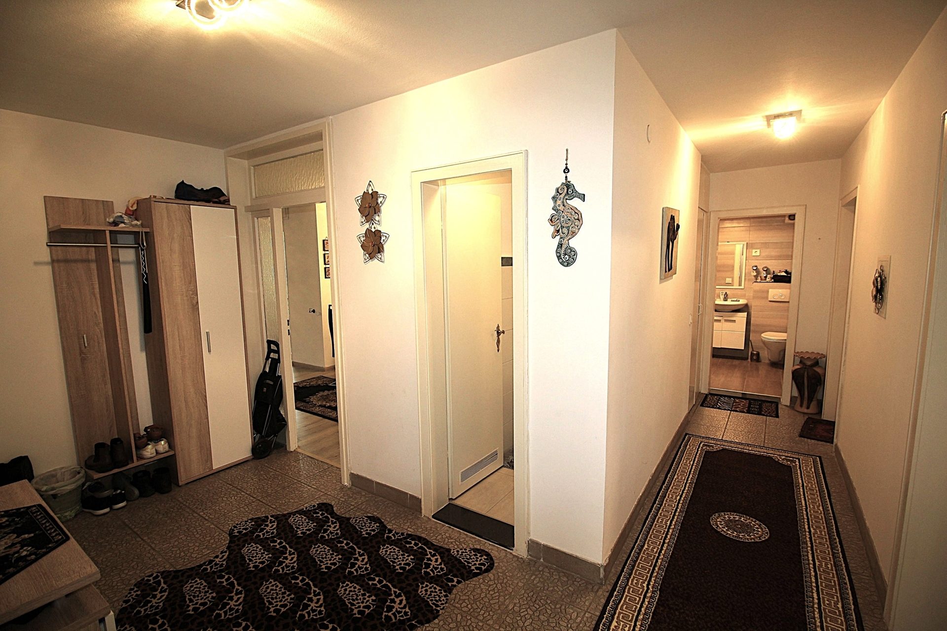 Immobilienangebot - Bonn / Tannenbusch - Alle - Sofort bezugsfrei! Gut geschnitten! Barrierearm! 4 Zimmer-Wohnung mit Balkon und TG-Stellplatz.