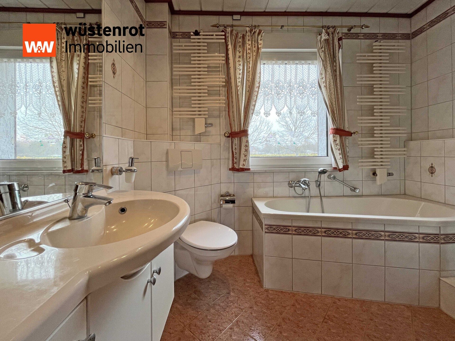 Immobilienangebot - Neubrandenburg - Alle - WOHNEN AUF EINER EBENE MIT GROSSER SONNENTERRASSE + NOCH VIEL PLATZ IM UNTERGESCHOSS