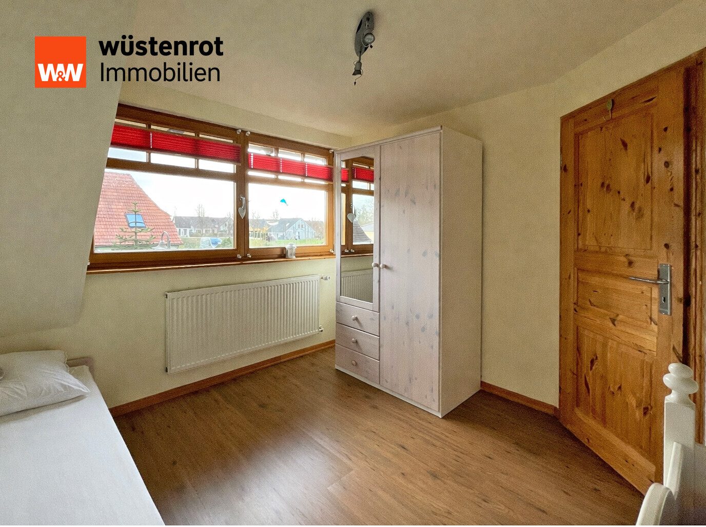 Immobilienangebot - Göhren-Lebbin - Alle - EINFACH NUR TOP UND MIT PHOTOVOLTAIK + BALKON + ZWEI BÄDER + EINBAUKÜCHE + KOCHHEXE + KAMINOFEN