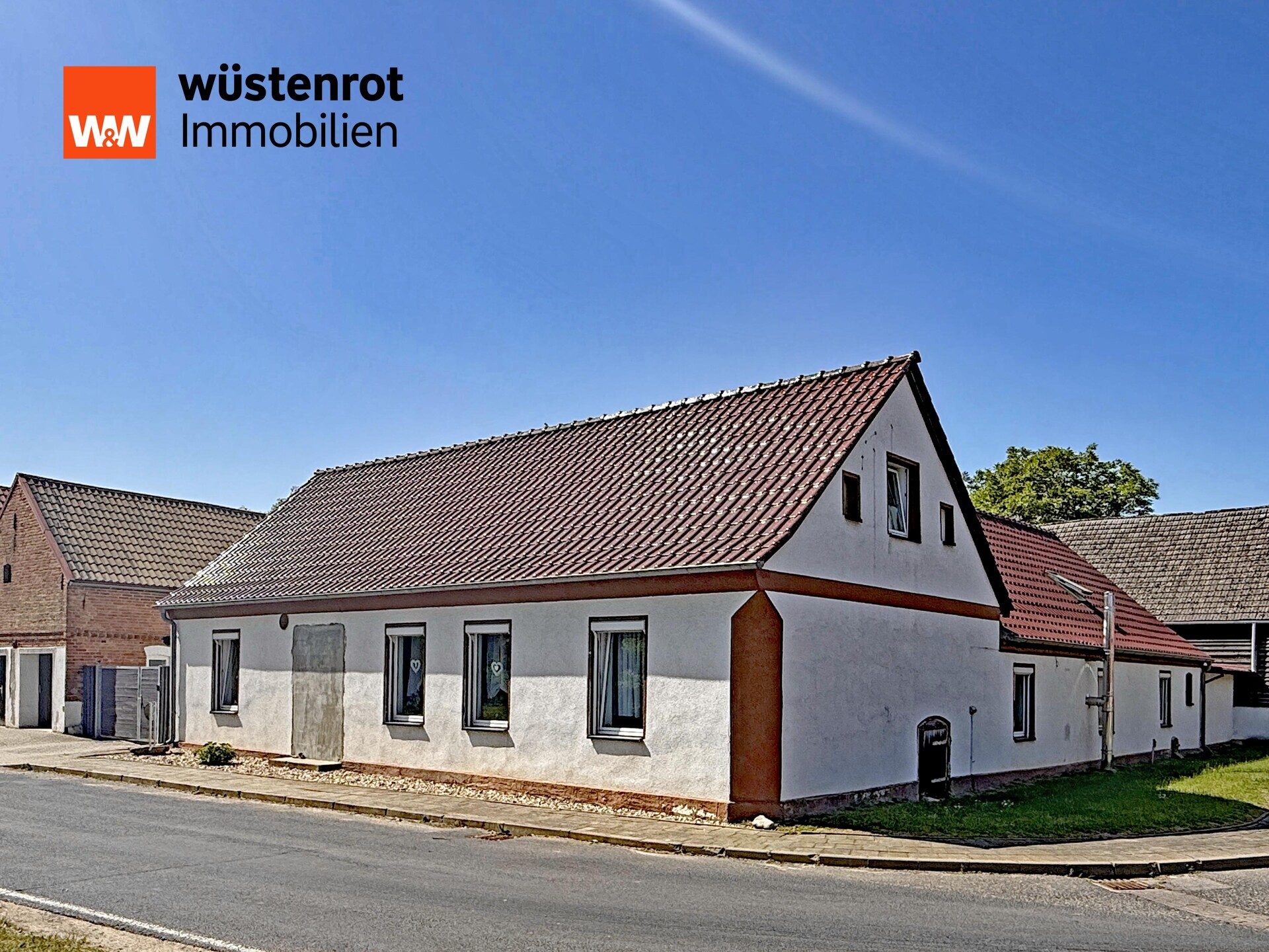 Immobilienangebot - Randowtal - Alle - MIT WÄRMEPUMPE UND PHOTOVOLTAIK: VIERSEITEN-MEHRGENERATIONENHOF MIT VIEL PLATZ FÜR MENSCH UND TIER