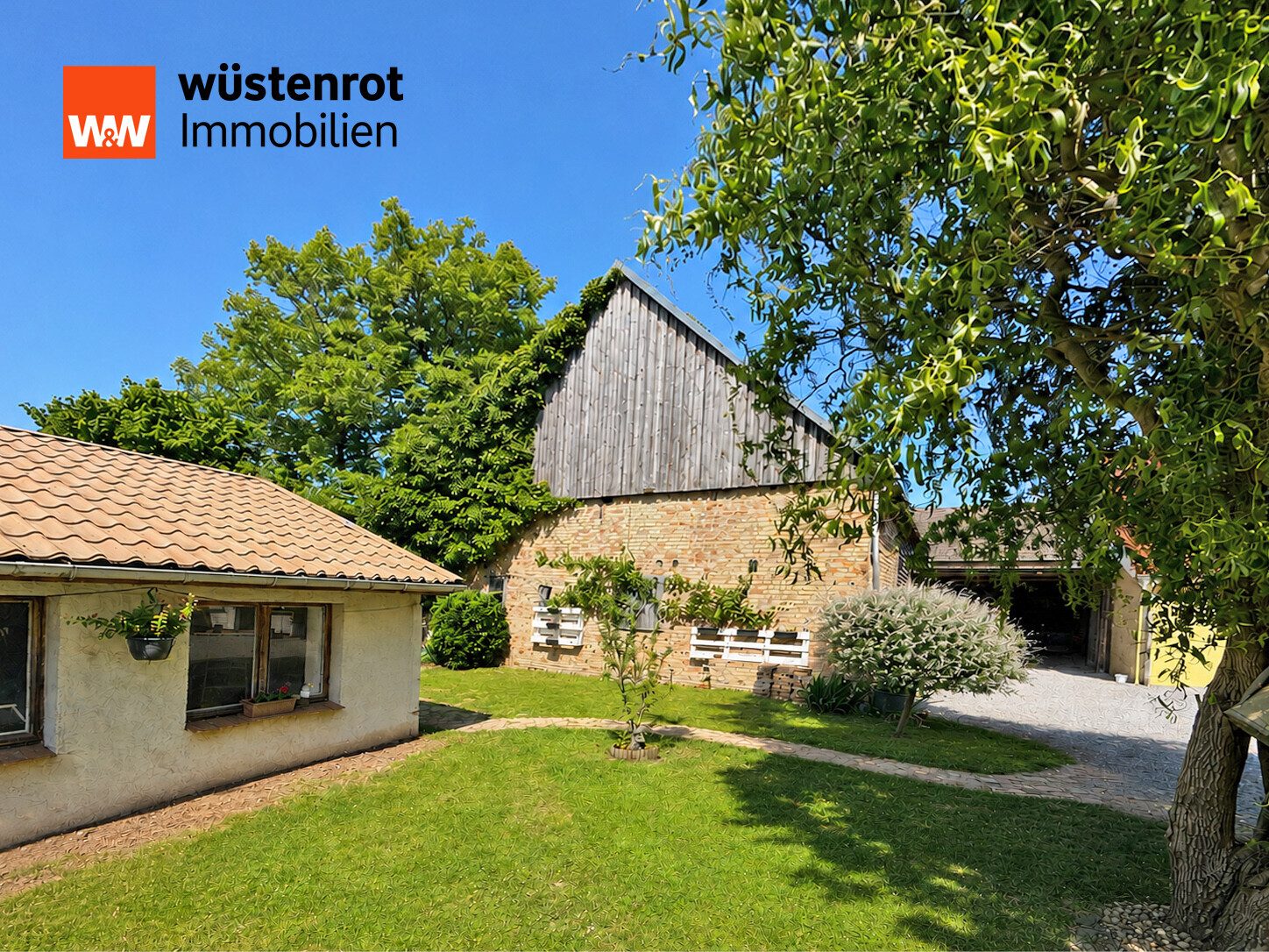 Immobilienangebot - Randowtal - Alle - MIT WÄRMEPUMPE UND PHOTOVOLTAIK: VIERSEITEN-MEHRGENERATIONENHOF MIT VIEL PLATZ FÜR MENSCH UND TIER