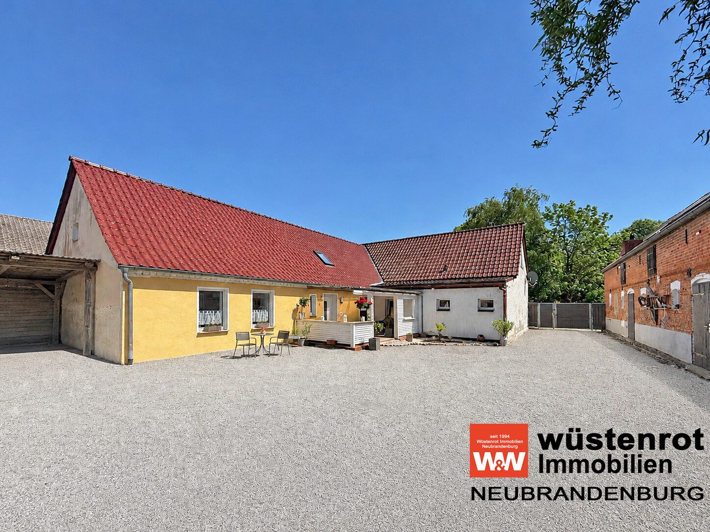 Immobilienangebot - Randowtal - Alle - MIT WÄRMEPUMPE UND PHOTOVOLTAIK: VIERSEITEN-MEHRGENERATIONENHOF MIT VIEL PLATZ FÜR MENSCH UND TIER